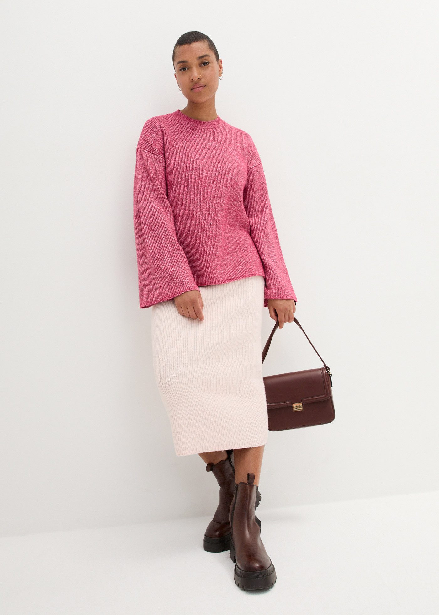 bonprix Strickpullover mit weiten Trompetenärmeln, Oversized-Passform, feiner Rippstrick