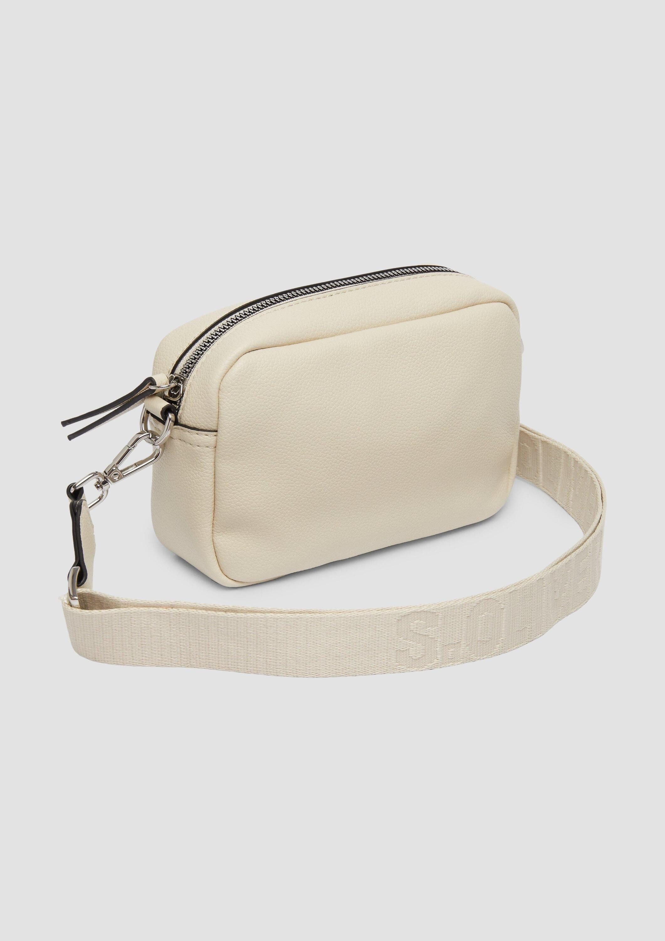 s.Oliver Umhängetasche Tasche, Camera-Bag mit Logo-Schultergurt und Reißverschluss