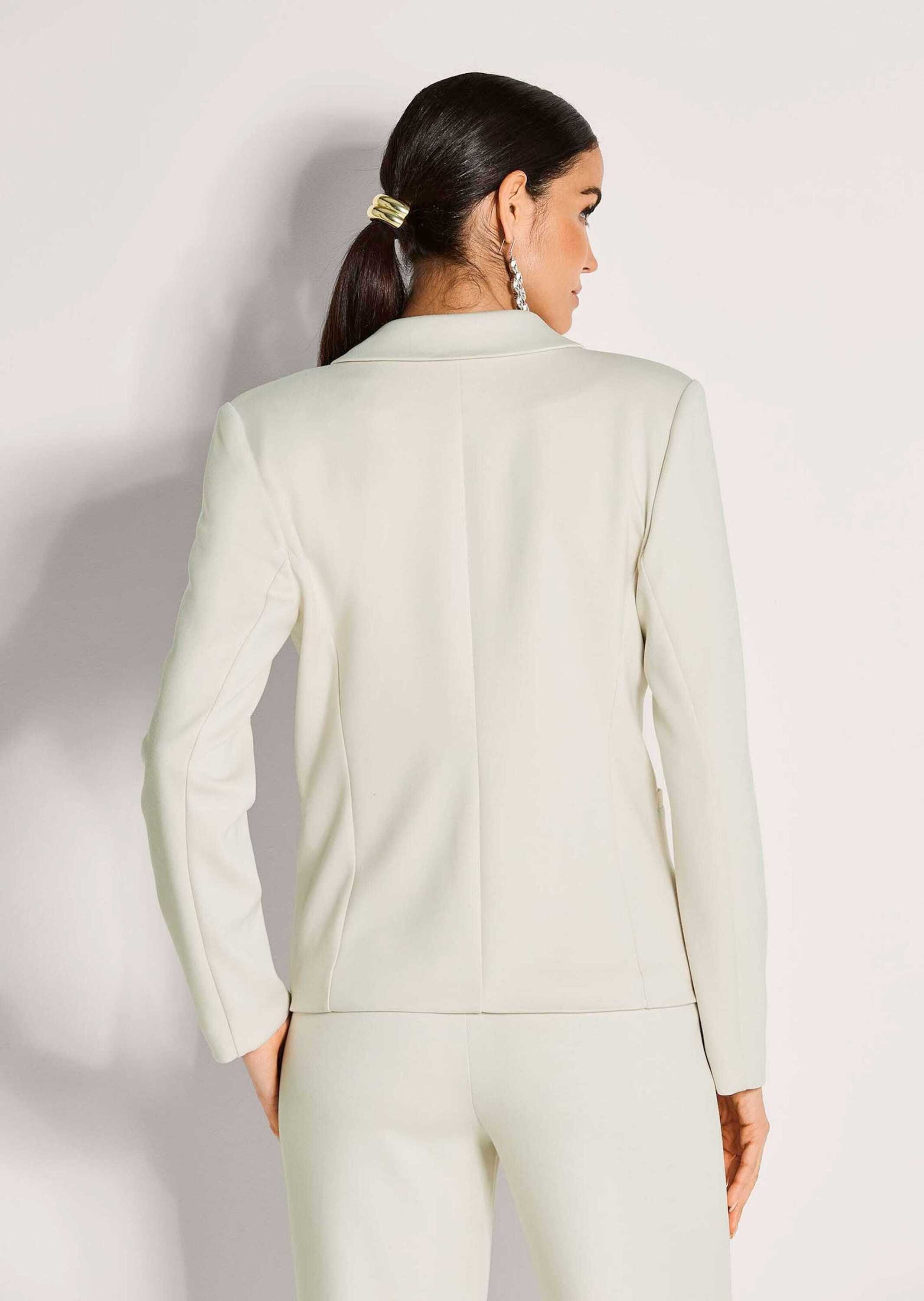MADELEINE Kurzblazer Jersey-Blazer in modischer Kurzform Taillierter Blazer mit Leistentaschen und langen Ärmeln