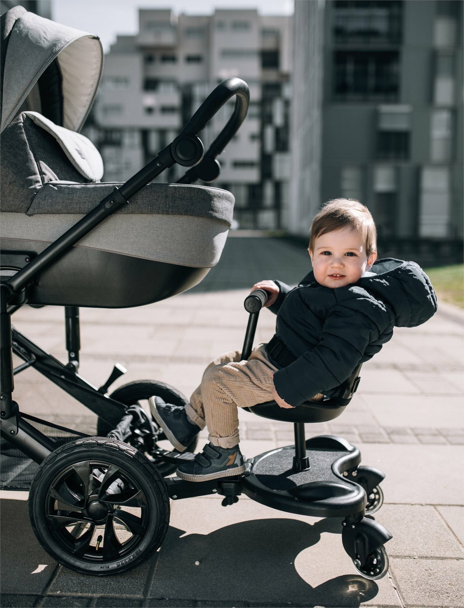 FreeON Geschwisterwagen FreeON Trittstufe mit Sitz für Kinderwagen