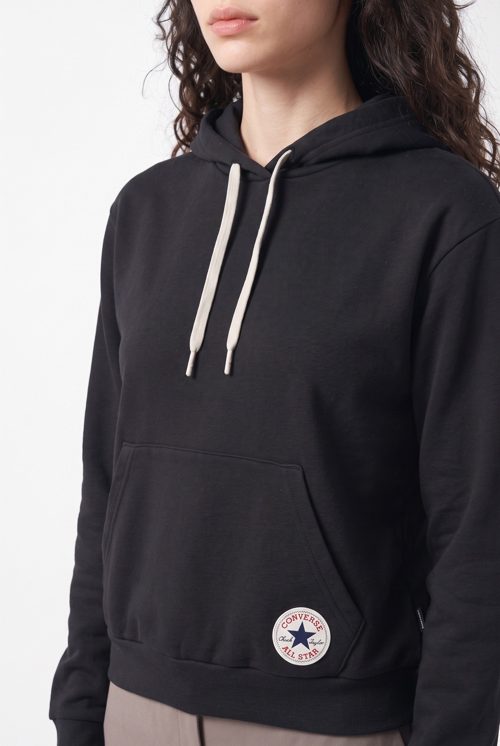 Converse Kapuzensweatshirt CHUCK PATCH HOODIE mit Rundhalsausschnitt, Langarm, aus Baumwolle und Polyester – Bild 3 von 5
