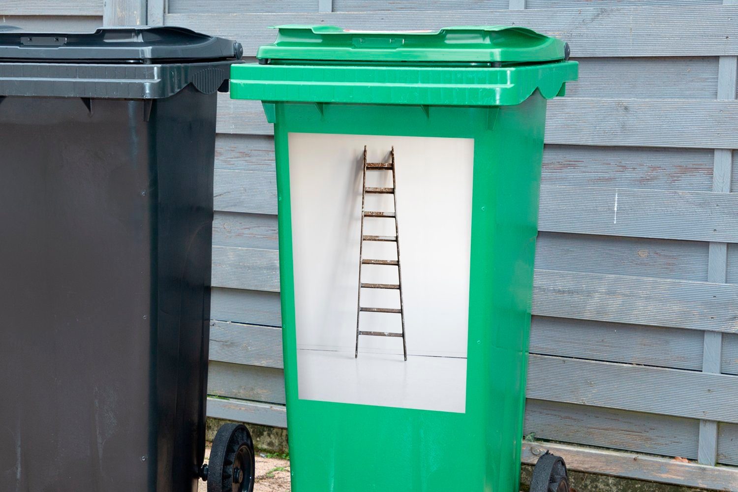 MuchoWow Wandsticker Treppe vor einer Mülleimer-aufkleber, Container, Mülltonne, (1 Abfalbehälter Sticker, Wand St), weißen