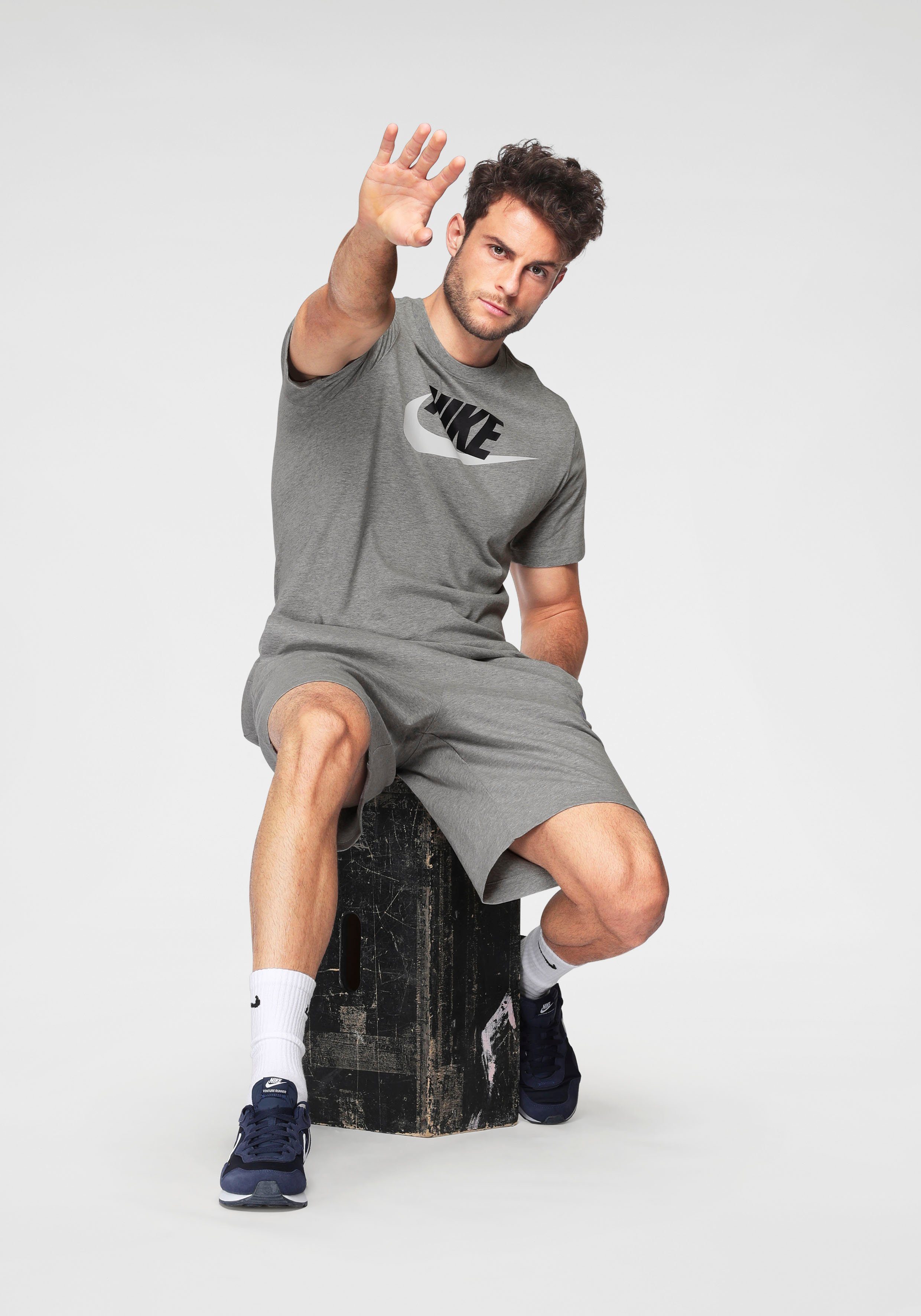 Men's Club Sportswear Shorts hellgrau-meliert Nike Shorts