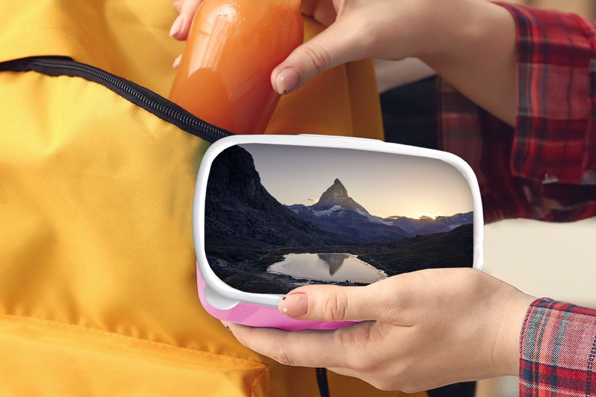 Snackbox, Das Brotdose der der und Matterhorn Sonnenaufgang Kunststoff, Erwachsene, für Kunststoff Kinder, Schweiz, (2-tlg), rosa MuchoWow Brotbox bei Riffelsee Lunchbox in Mädchen,