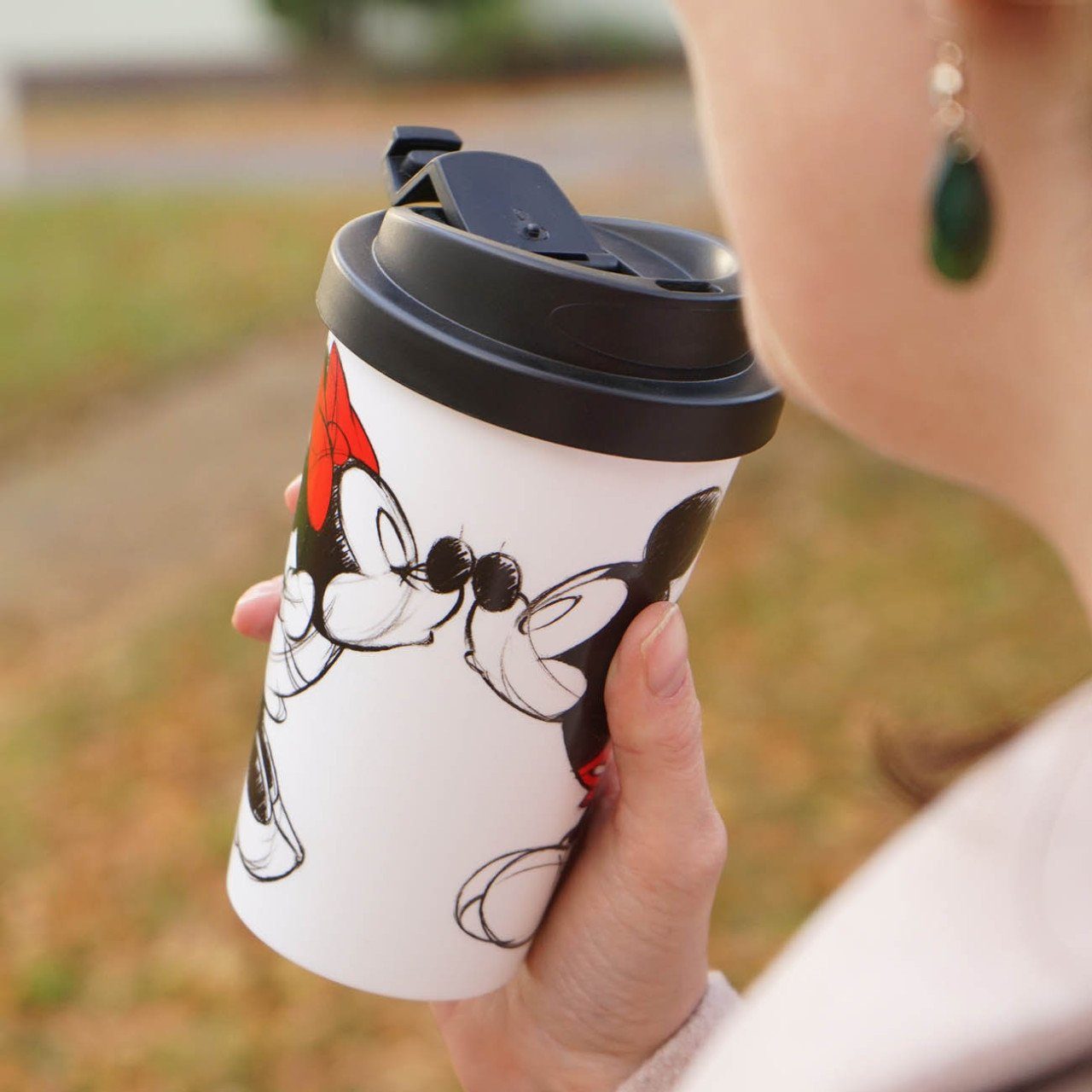Geda Labels GmbH Coffee-to-go-Becher Mickey Kiss Sketch, 1-tlg., PP, Weiß, 400 ml, doppelwandig, auslaufsicher