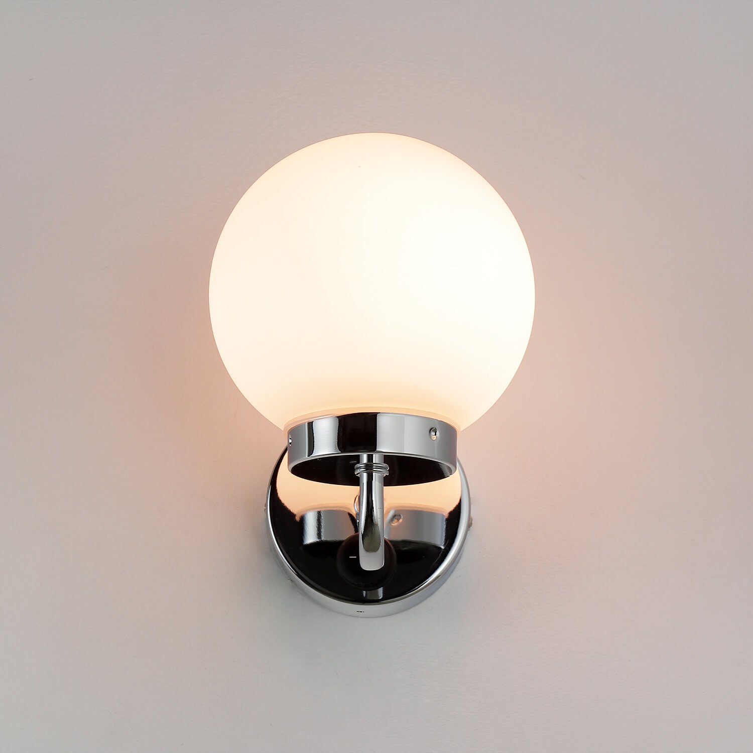 Licht-Erlebnisse Wandleuchte TOGO, Badlampe Weiß IP44 Leuchtmittel, Chrom ohne Wandlampe Badezimmerleuchte Glasschirm