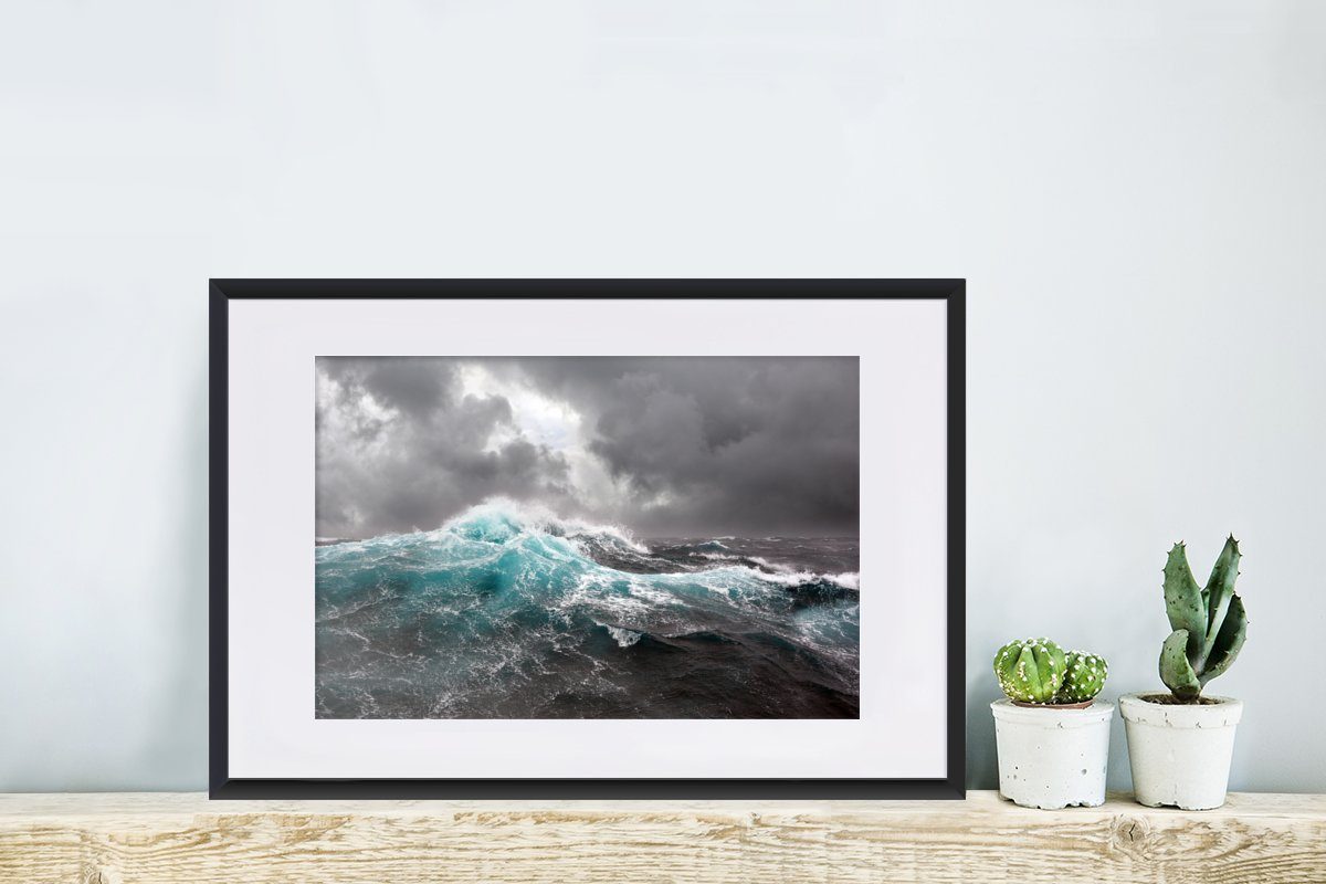 St), Ozean MuchoWow Schwarzem - Sturm Poster, Rahmen, - Gerahmtes Kunstdruck, Welle, mit Poster (1 Bilderrahmen