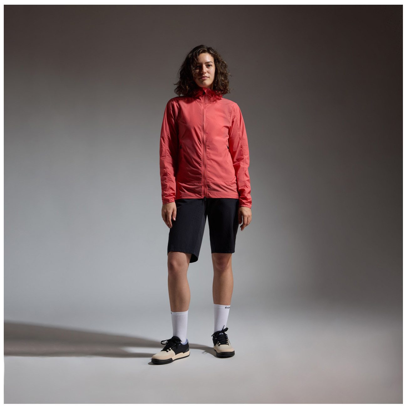 GORE® Wear Fahrradjacke Gore Wear Fernflow Hooded Windbreaker Damen Coral Red