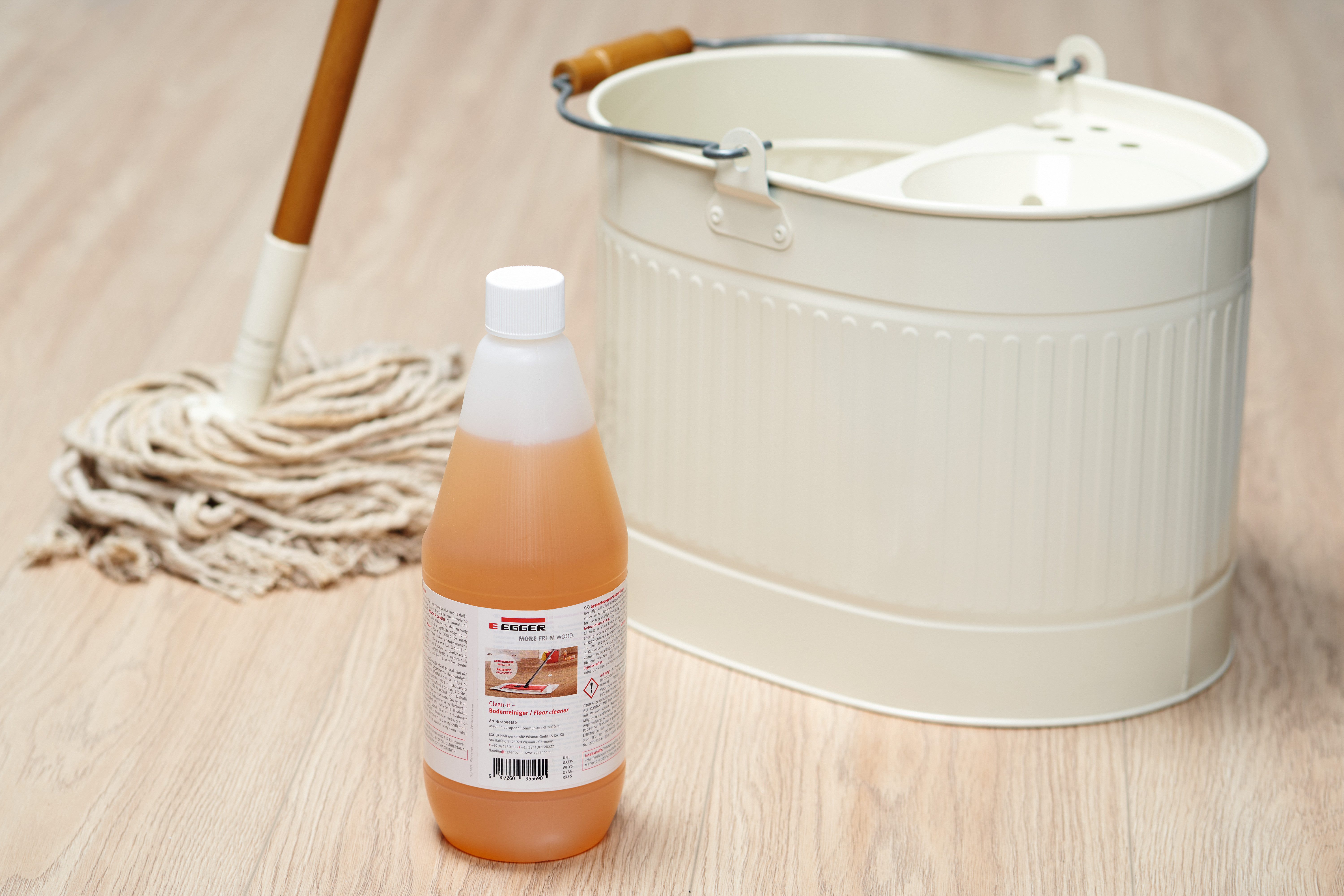 EGGER Clean-it Fussbodenreiniger (1-St. für Laminat, Korkboden und Designboden)
