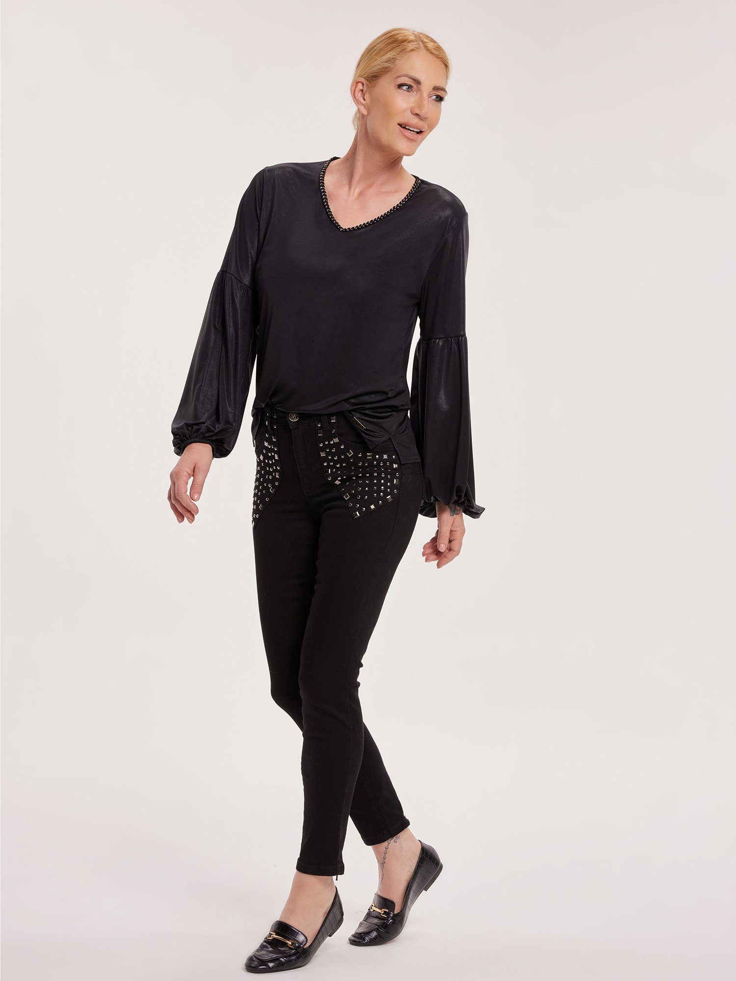 Sarah Kern Blusenshirt Longsleeve figurumspielend mit stylischem V-Ausschnitt