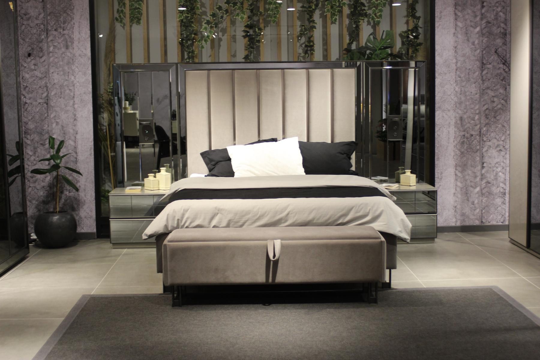 JVmoebel Polsterbett Luxuriöses Doppelbett mit weißen Holz-Nachttischen (Set, 3-tlg., Bett, Nachttische), Made in Europa