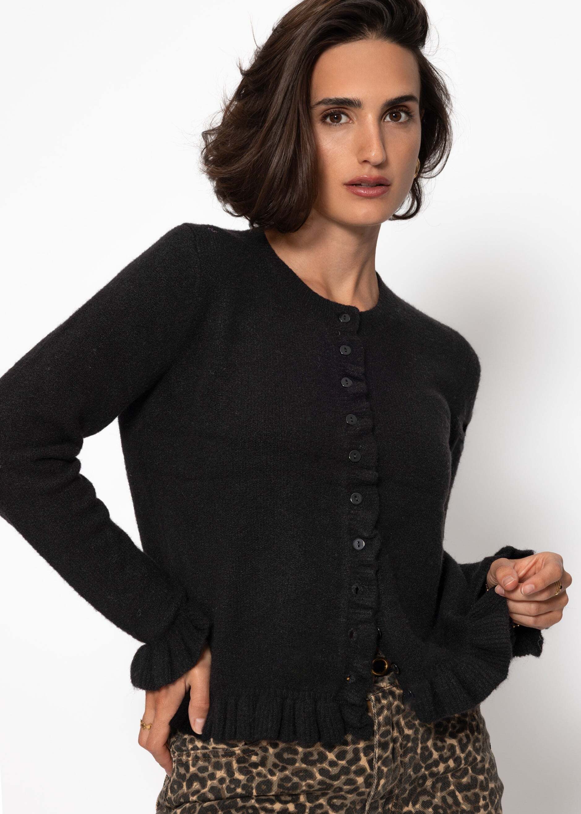 SASSYCLASSY Cardigan Elegante Strickjacke Damen mit Rüschendetails Feminine günstig online kaufen