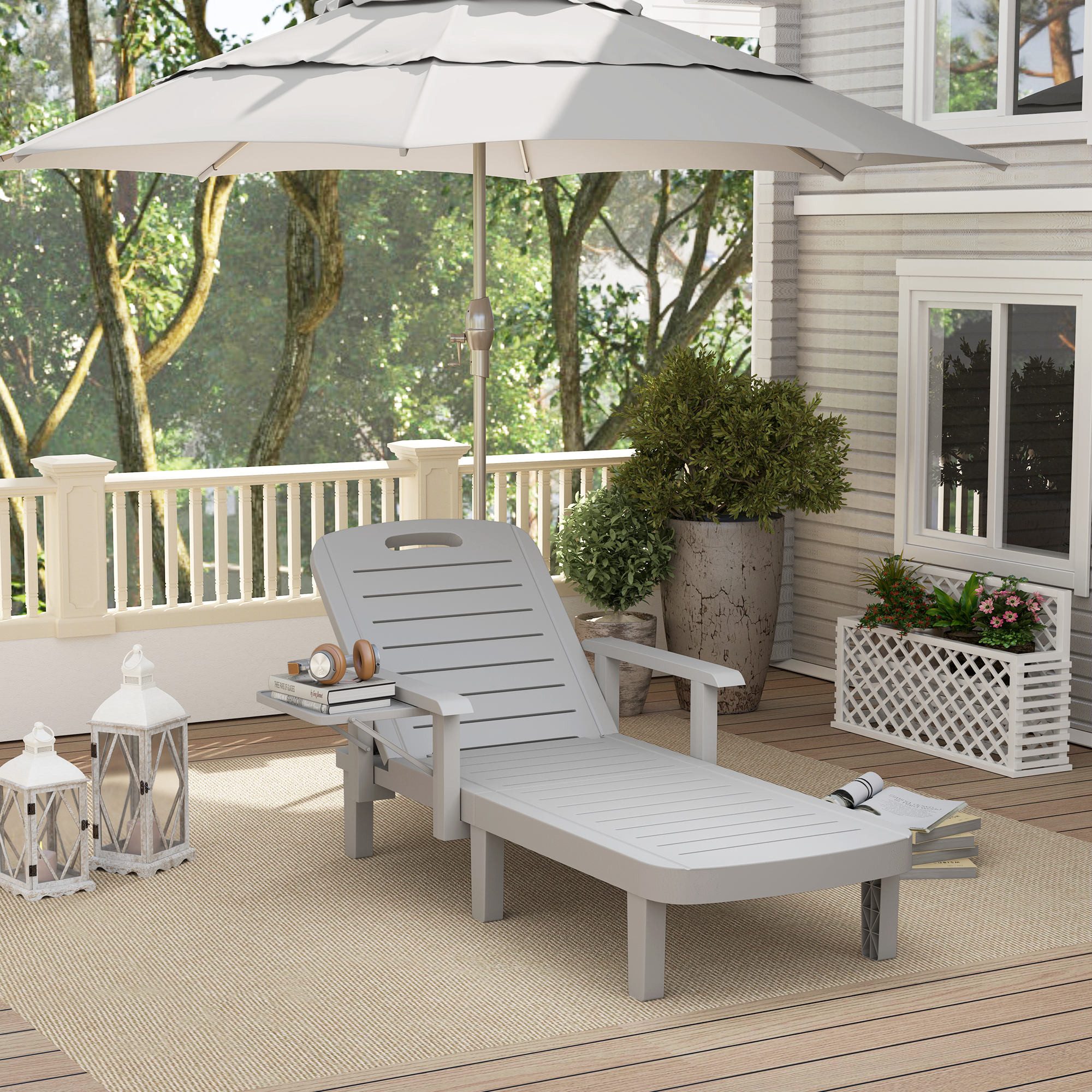 Outsunny Gartenliege mit Seitentisch, Holzoptik, 5-Fach verstellbare Rückenlehne, Gartenstuhl, 1 St., Sonnenliege, für Garten Outdoor Strand, Hellgrau