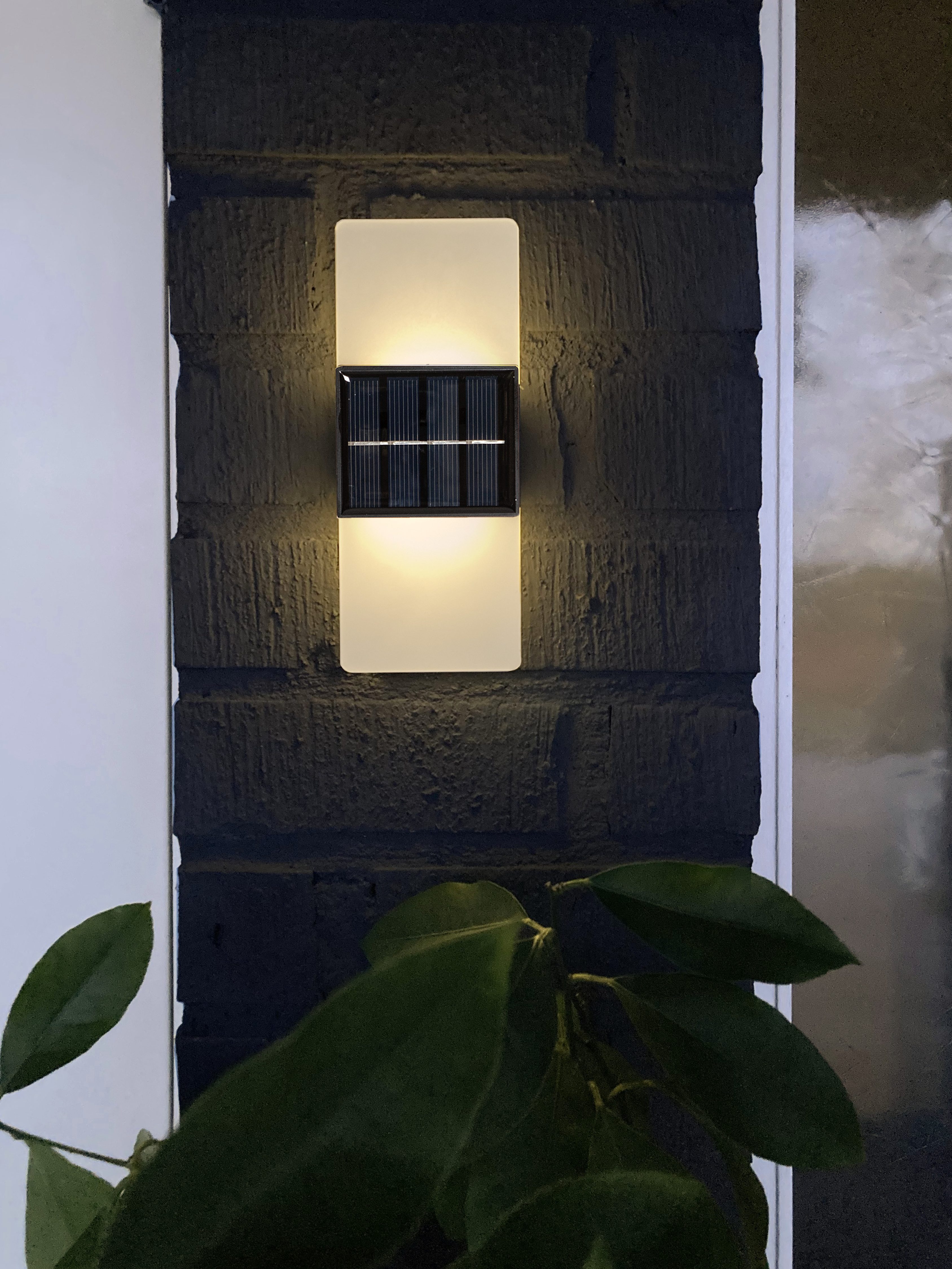 STAR TRADING LED Solarleuchte Solar Wandleuchte Wandy Frost, Tageslichtsensor, LED fest integriert, Warmweiß, 2 Lichtfarben, frosted Oberfläche, Dämmerungssensor