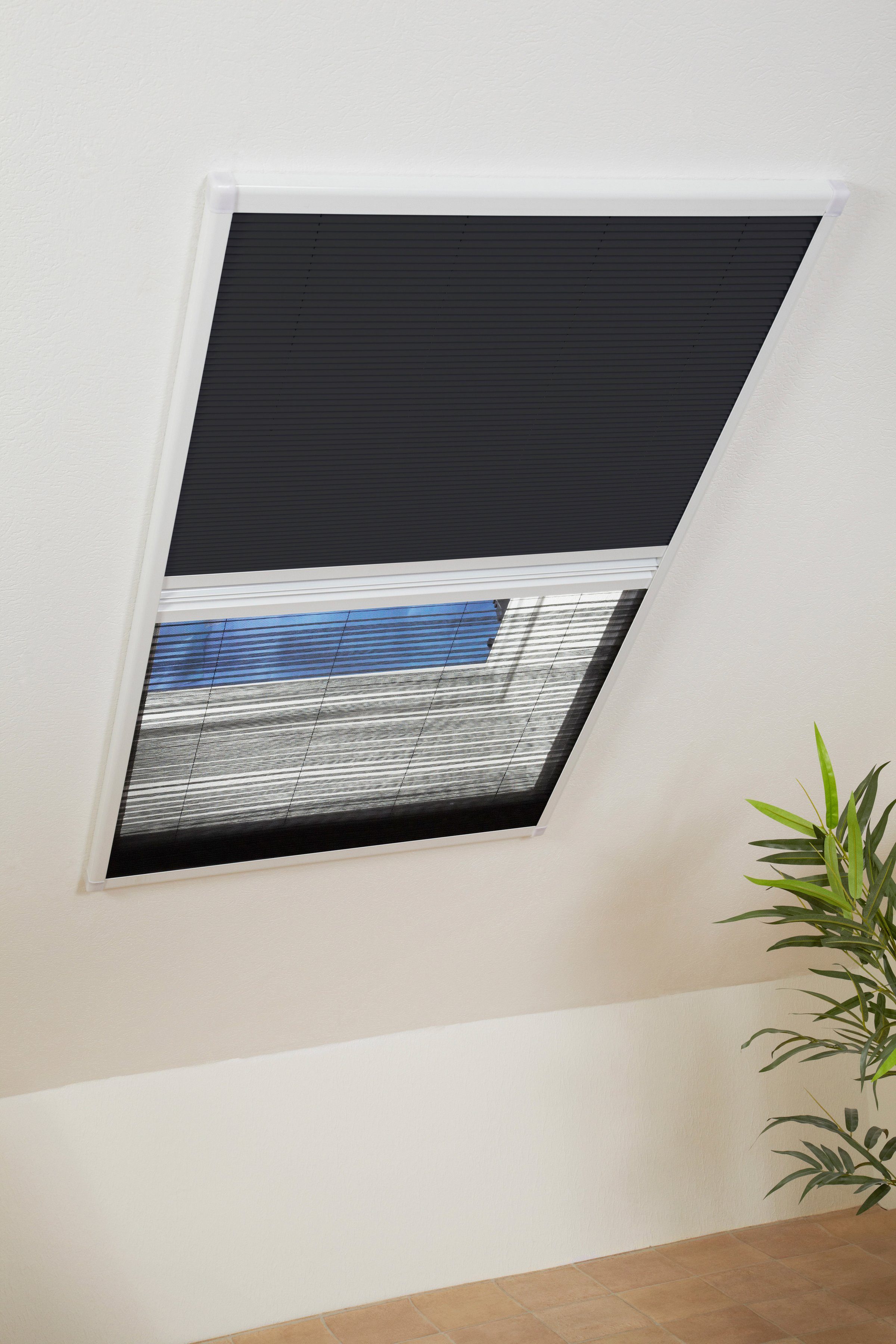 Insektenschutzrollo für Dachfenster, hecht international, transparent,  verschraubt, weiß/schwarz, BxH: 110x160 cm