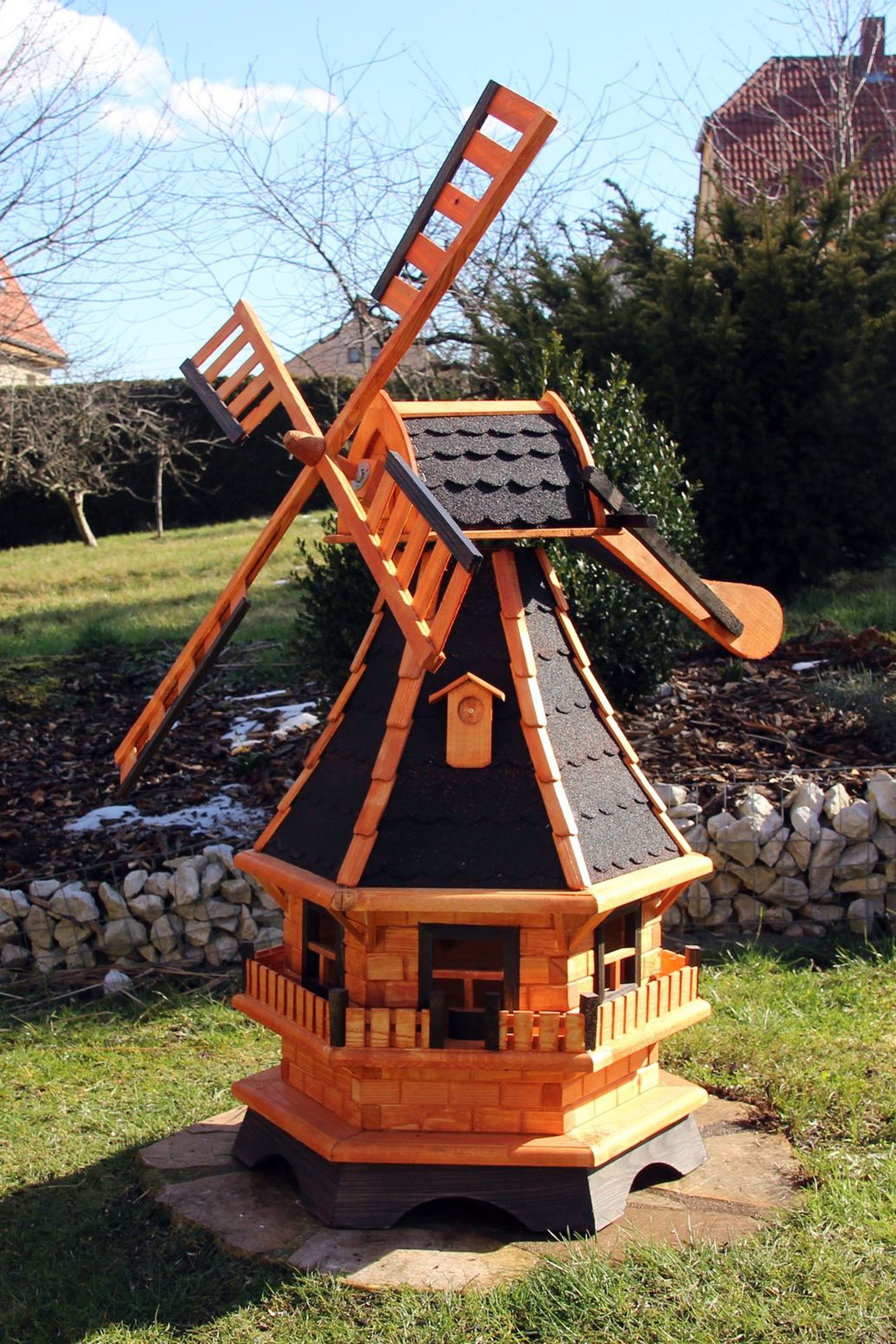 Holzdekoladen Deko-Windrad XL Gartenwindmühle aus Holz mit Solarbeleuchtung & Dachgauben