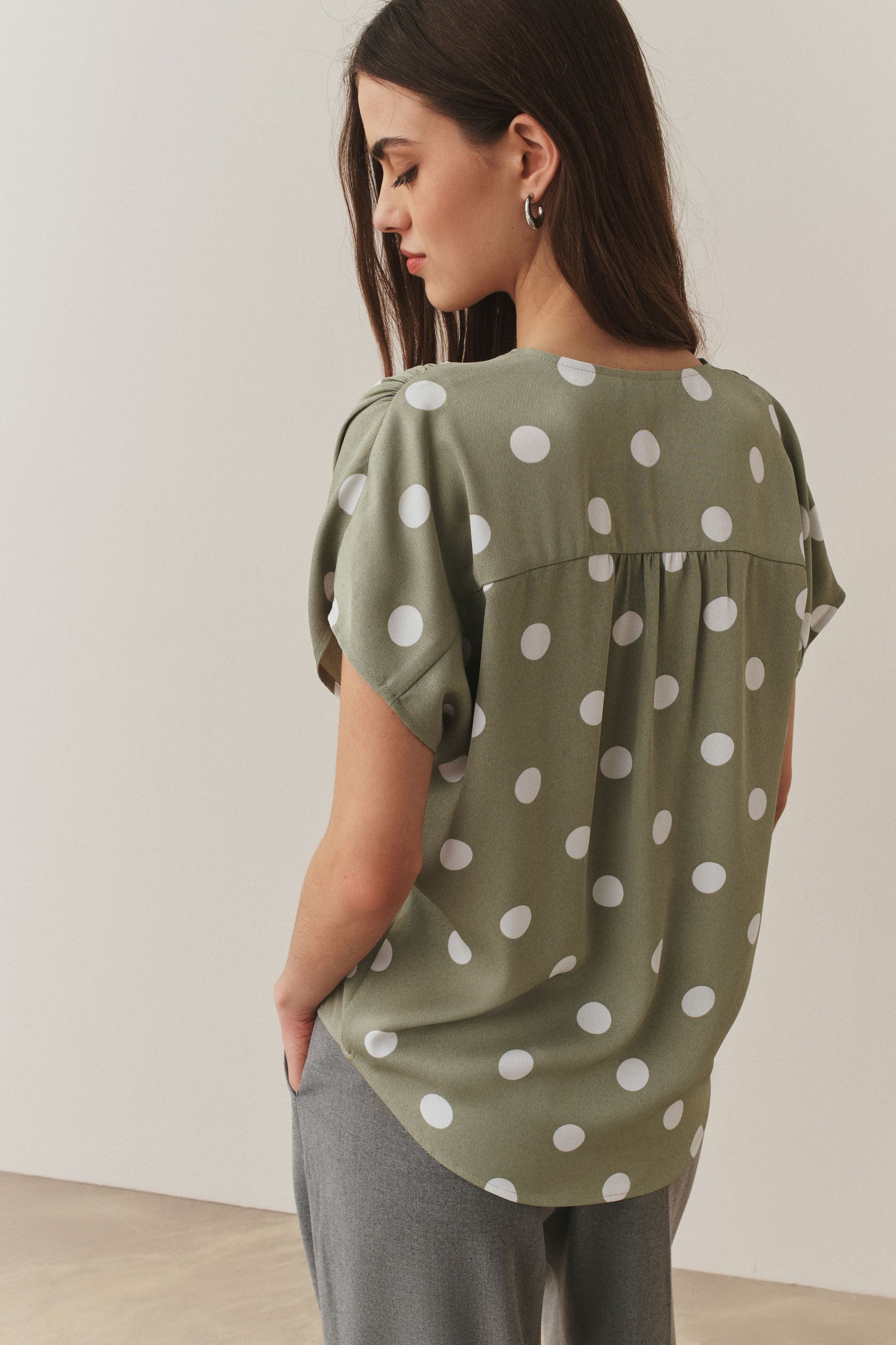 Next Kurzarmbluse Kurzärmelige Bluse mit V-Ausschnitt (1-tlg) günstig online kaufen