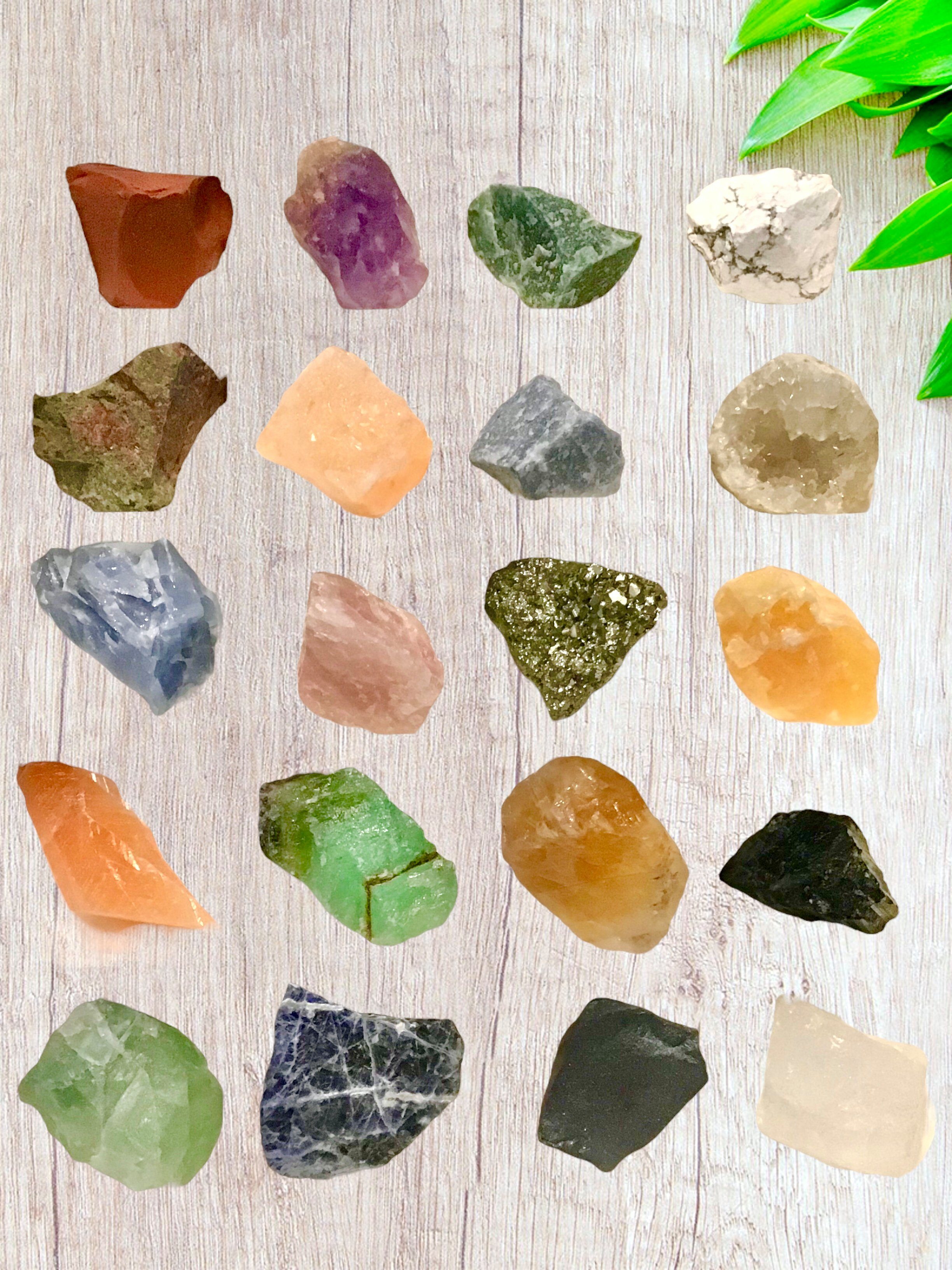 Steinfixx® Mineralstein Premium Mineraliensammlung Rohsteine aus aller Welt - 20 teilig, (schöne weiße Box, handmade, 1-St., AAA-Qualität), inkl. DIN-A4-Informationsblatt