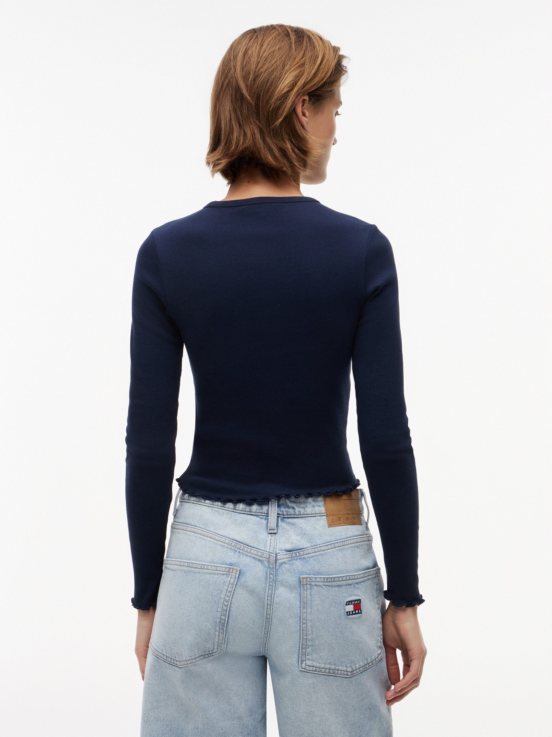 Tommy Jeans Langarmshirt TJW SLIM SH LETTUCE EDGE RIB LS mit gerippter Struktur, gewellter Saum
