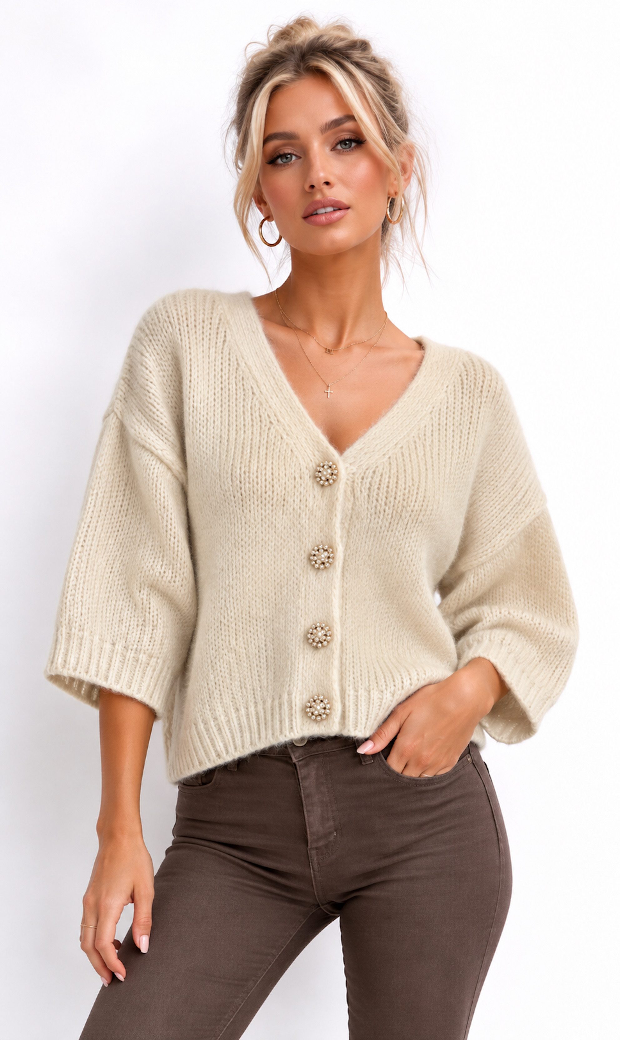 Worldclassca Cardigan Worldclassca Strickpullover Cardigan mit Schmuckköpfen V-Ausschnitt Neue Kollektion - Stilvolle und gemütliche Strick Mode für Damen