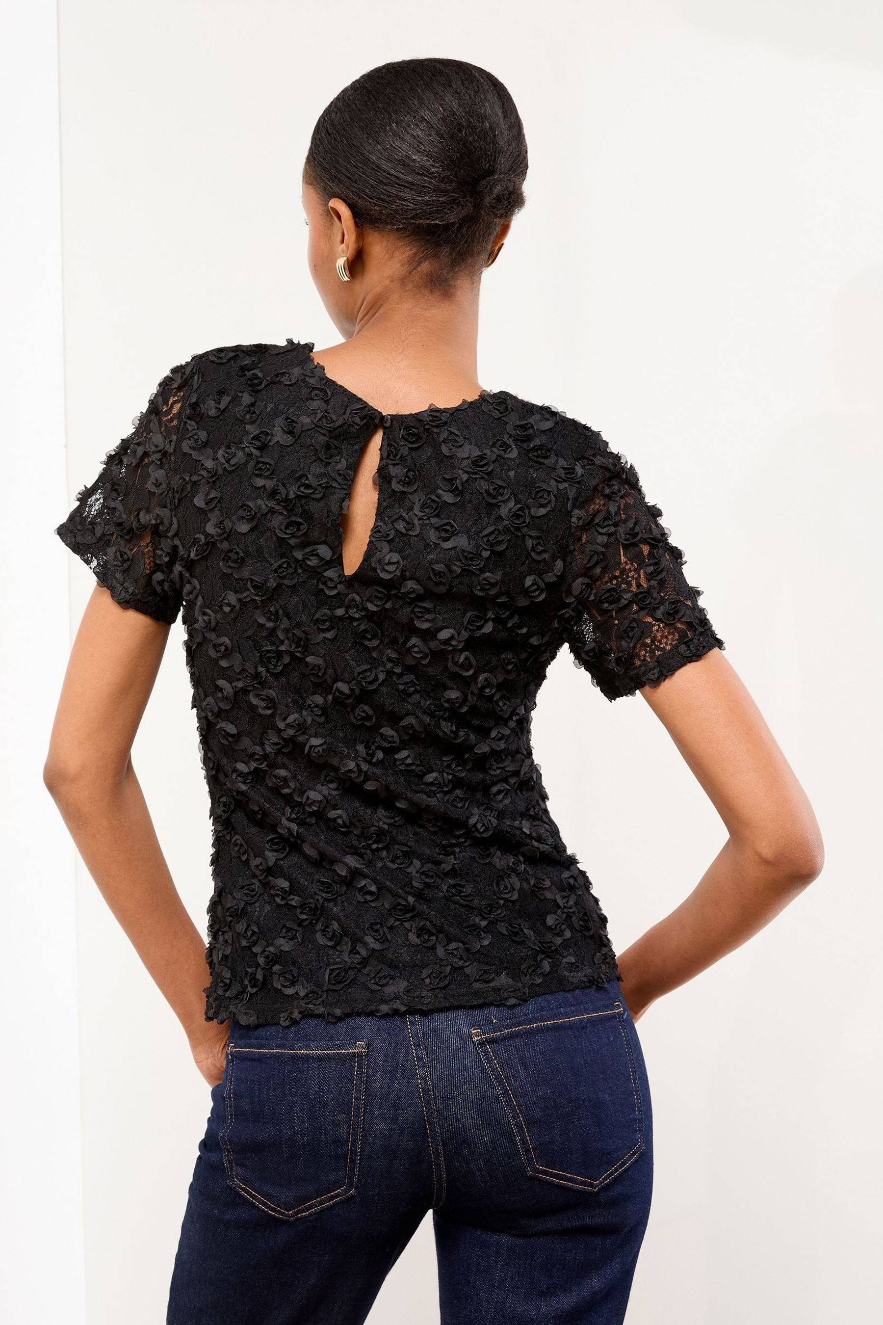 LIPSY T-Shirt Lipsy T-Shirt mit 3D-Spitzendetail, Regular (1-tlg) günstig online kaufen