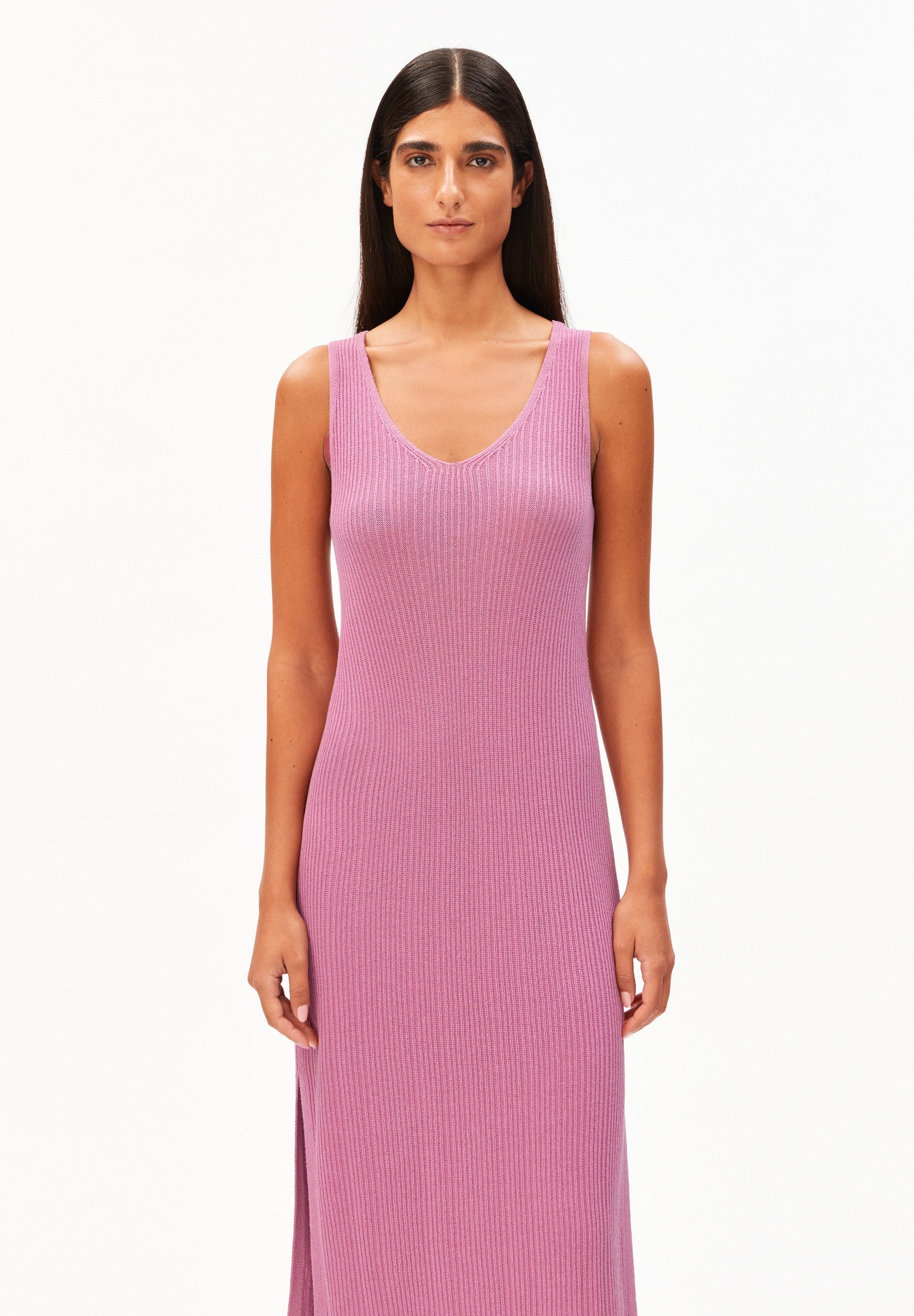 Armedangels Strickkleid LINEN BLEND Strickkleid aus Leinen-Mix V-Ausschnitt