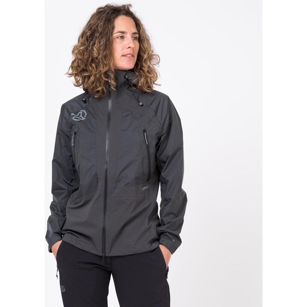 TERNUA Outdoorjacke Karsa Jacket W Wasserdichte Damenjacke für vielseitige Winteraktivitäten mit