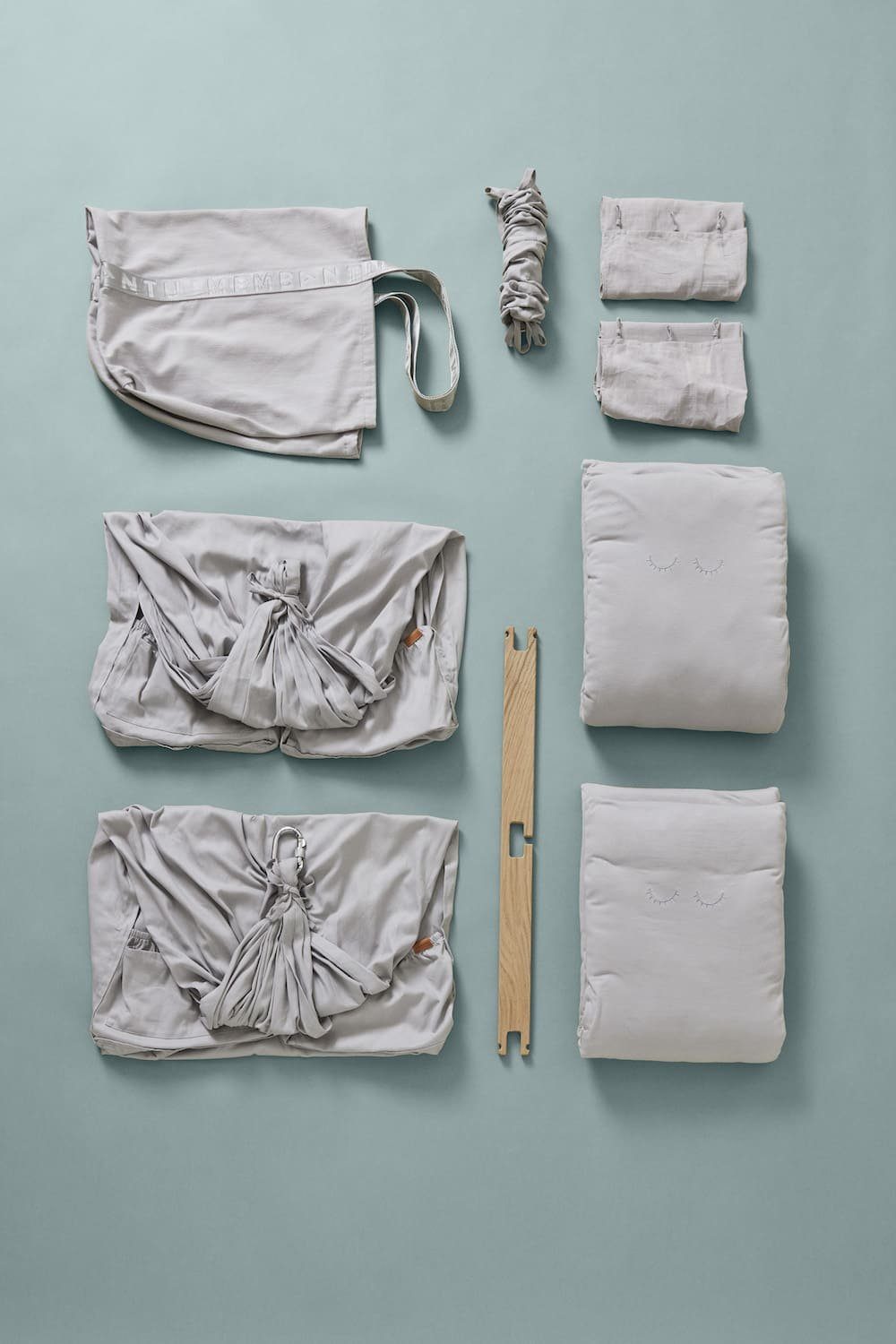 Membantu Babyschaukel Premium Set inkl. Ständer und Federwiegenmotor LeeLoo02, Für zwei Babys. Ab Geburt bis ca. 3 Jahre / 0-25 kg