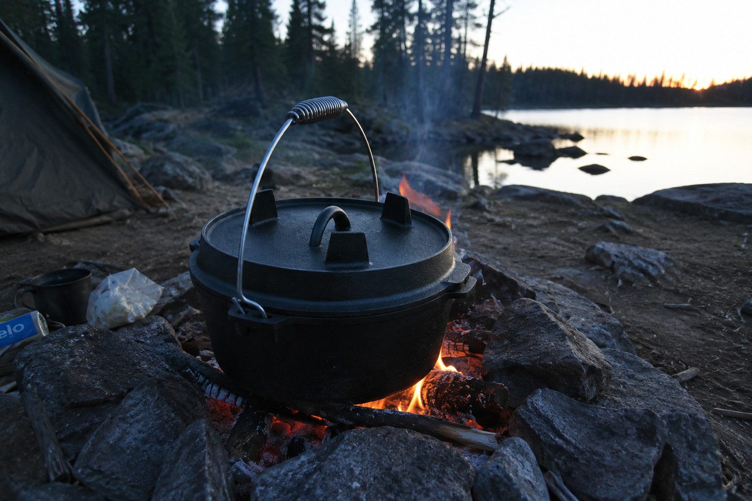 matrasa Grilltopf mit Pfanne als Deckel - 2 in1 Dutch Oven - Feuertopf Gusseisen, Gusseisen, 3,5 Liter, 25 x 16 cm