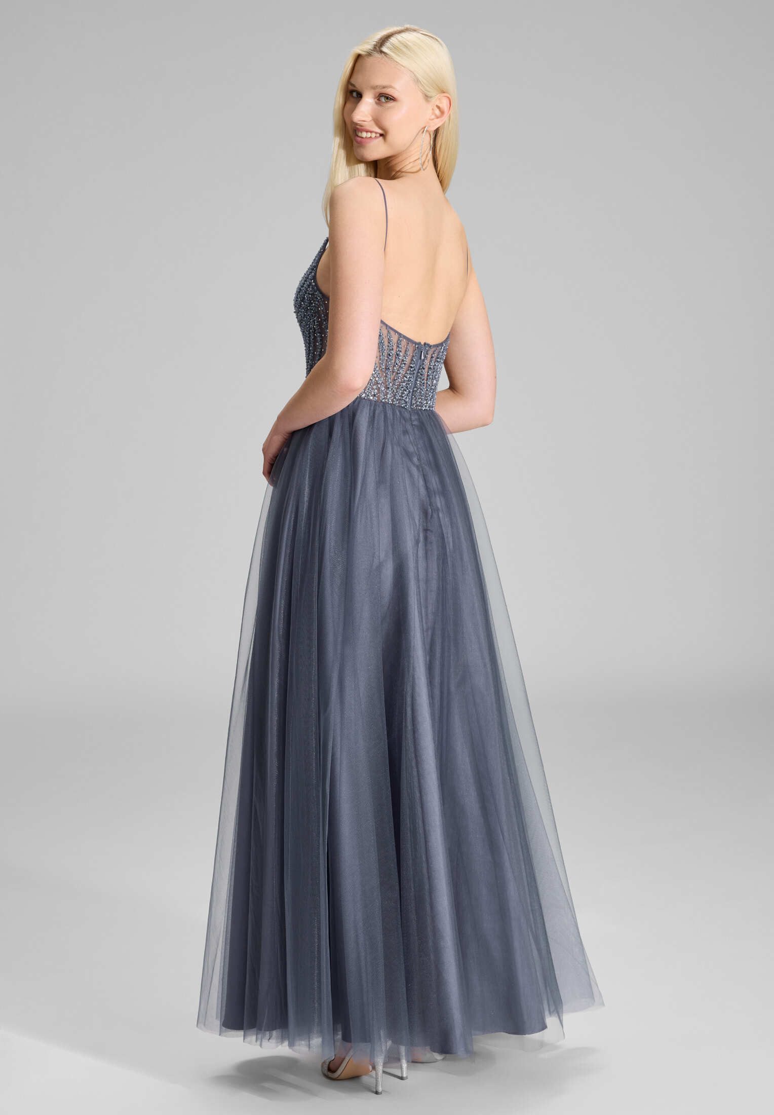 Hey Kyla Abendkleid - Ausgestelltes Tüllkleid mit tonaler Stickerei Taillierter Schnitt mit ausgestelltem Rockteil