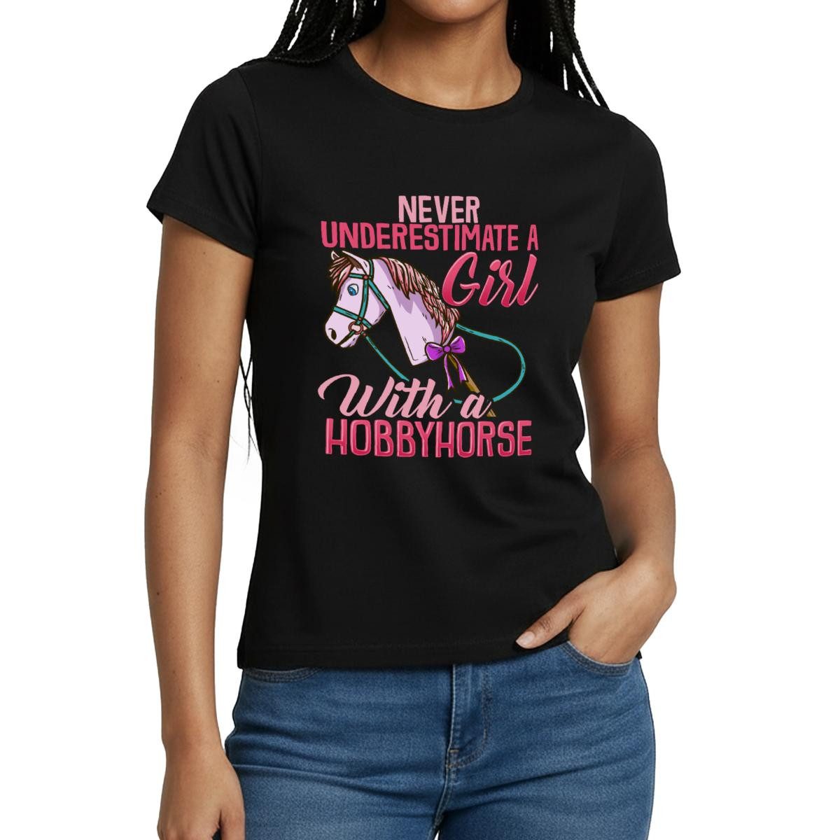 T-Shirt Never Underestimate A Girl With A Hobbyhorse Frauen T-Shirt