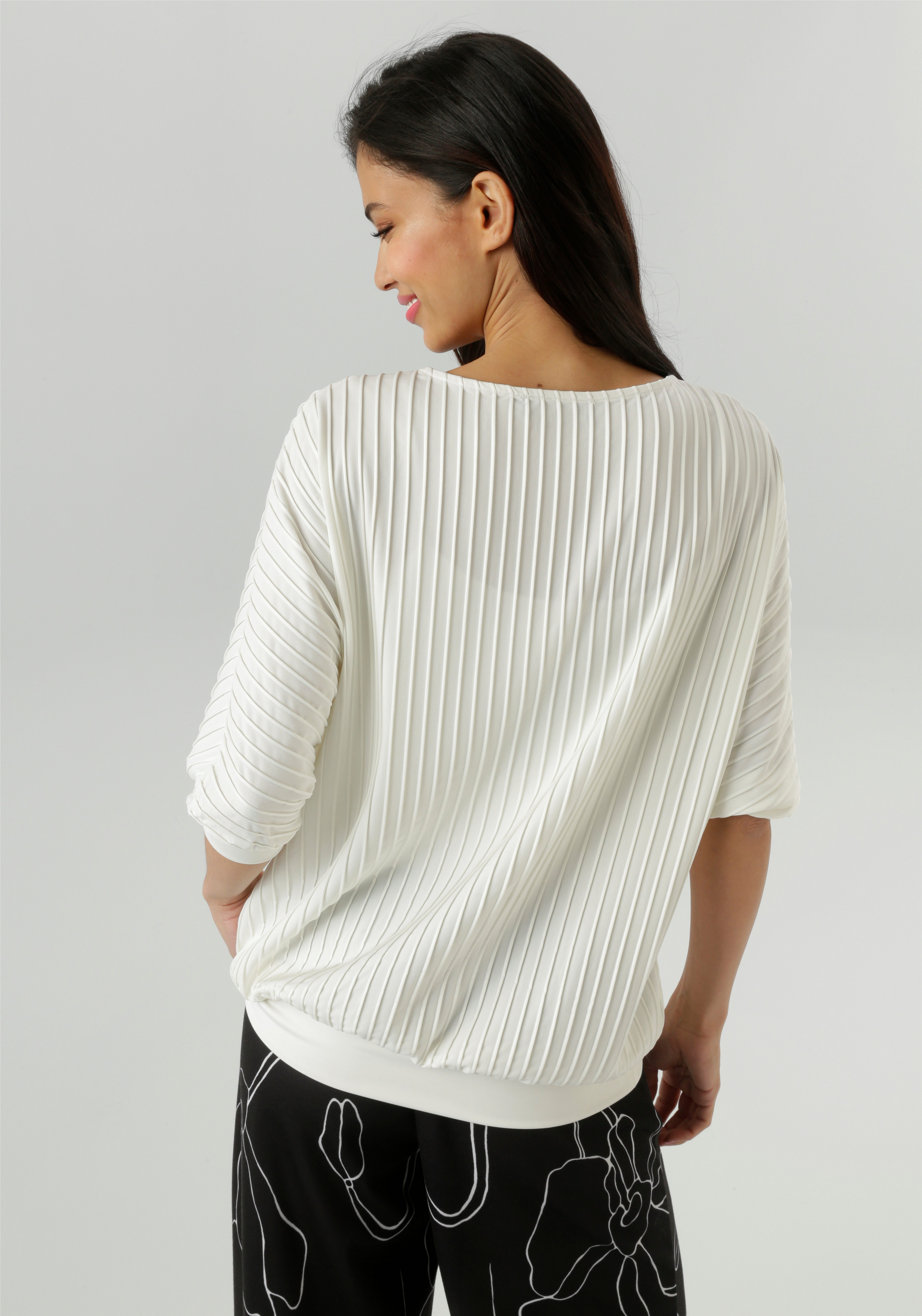 Aniston SELECTED Fledermausshirt mit moderner Oberflächenstruktur günstig online kaufen