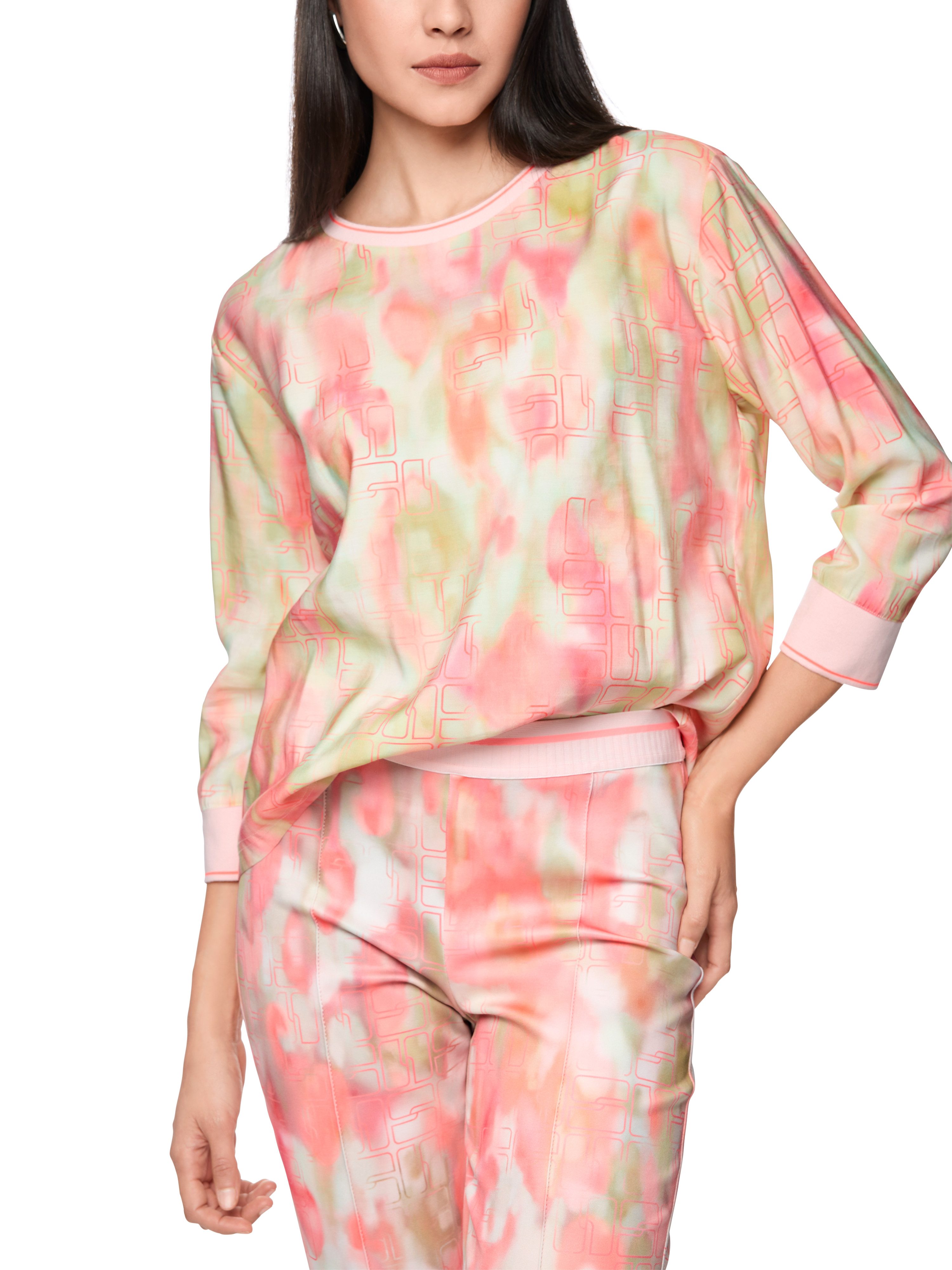 Marc Cain Shirtbluse Mindful Moving Premium Damenmode lockerer Schnitt, fließendes Material, Allover Print