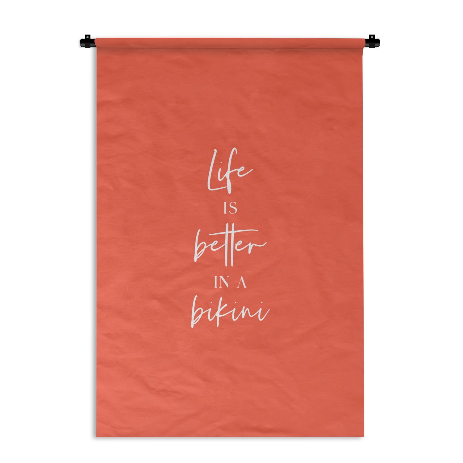 MuchoWow Wanddekoobjekt Das Leben ist besser im Bikini - Orange - Zitat, Wanddeko für Wohnzimmer, Schlafzimmer, Kleid, Wandbehang, Kinderzimmer
