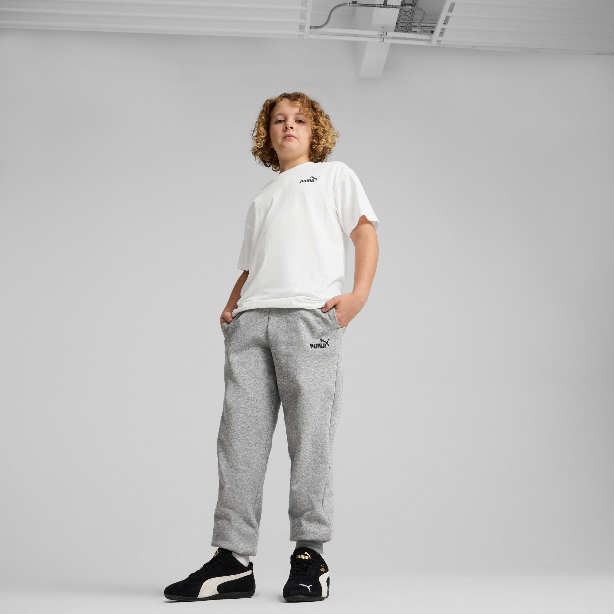 PUMA Trainingshose ESS NO. 1 LOGO SWEATPANTS FL B Regular Fit, mit Eingrifftaschen, mit elastischem Bund