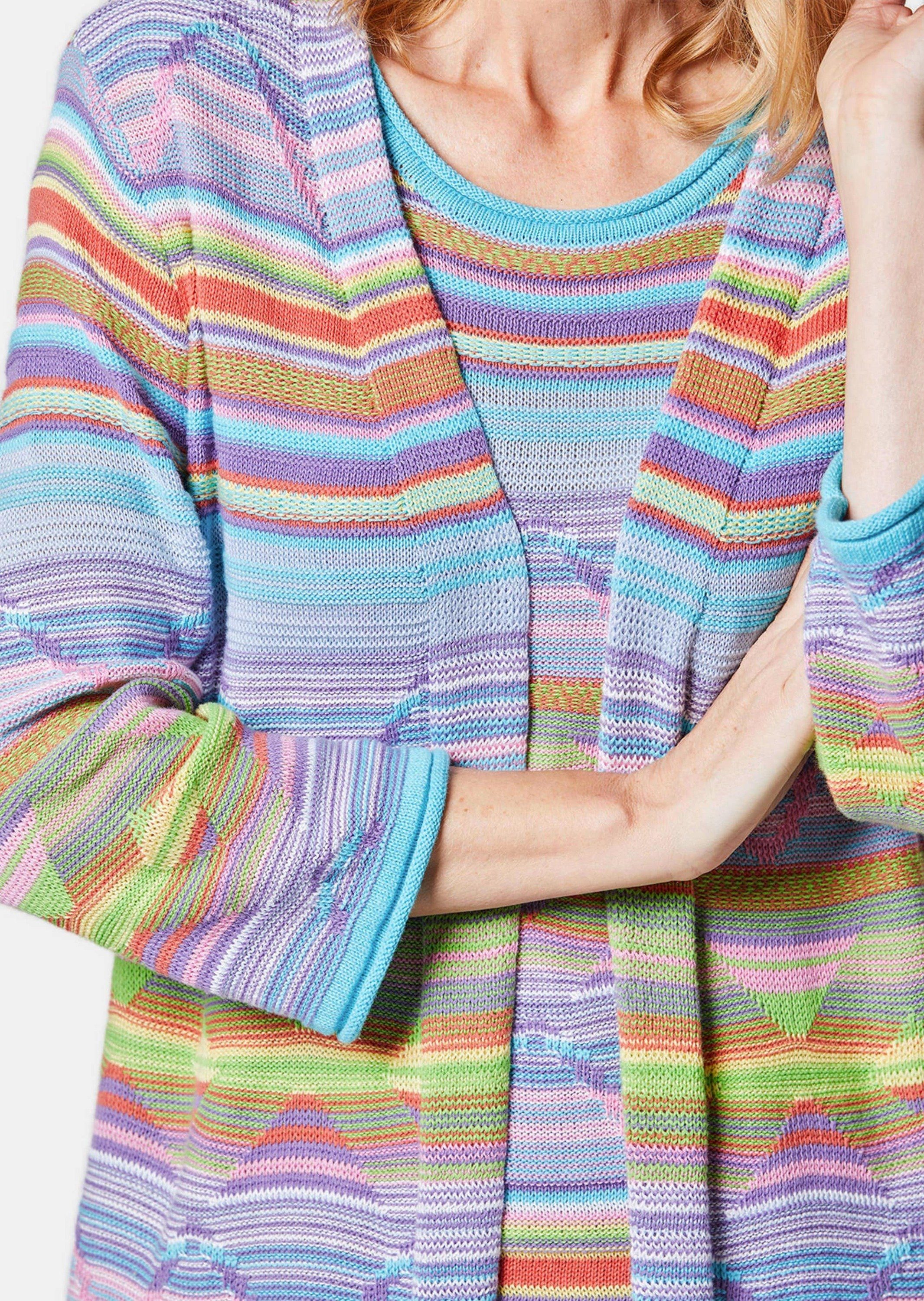 GOLDNER Strickjacke Kurzgröße: Jacquard-Strickjacke mit Ethno-Muster Ethno-inspiriertes Design mit besonderem Kragenabschluss