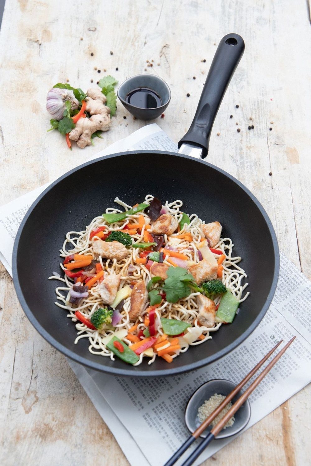 Elo Wok ALUCAST, Ø 28 cm, Schwarz, Kunststoffgriff, Aluminiumguss, Antihaftbeschichtung, für alle Herdarten geeignet