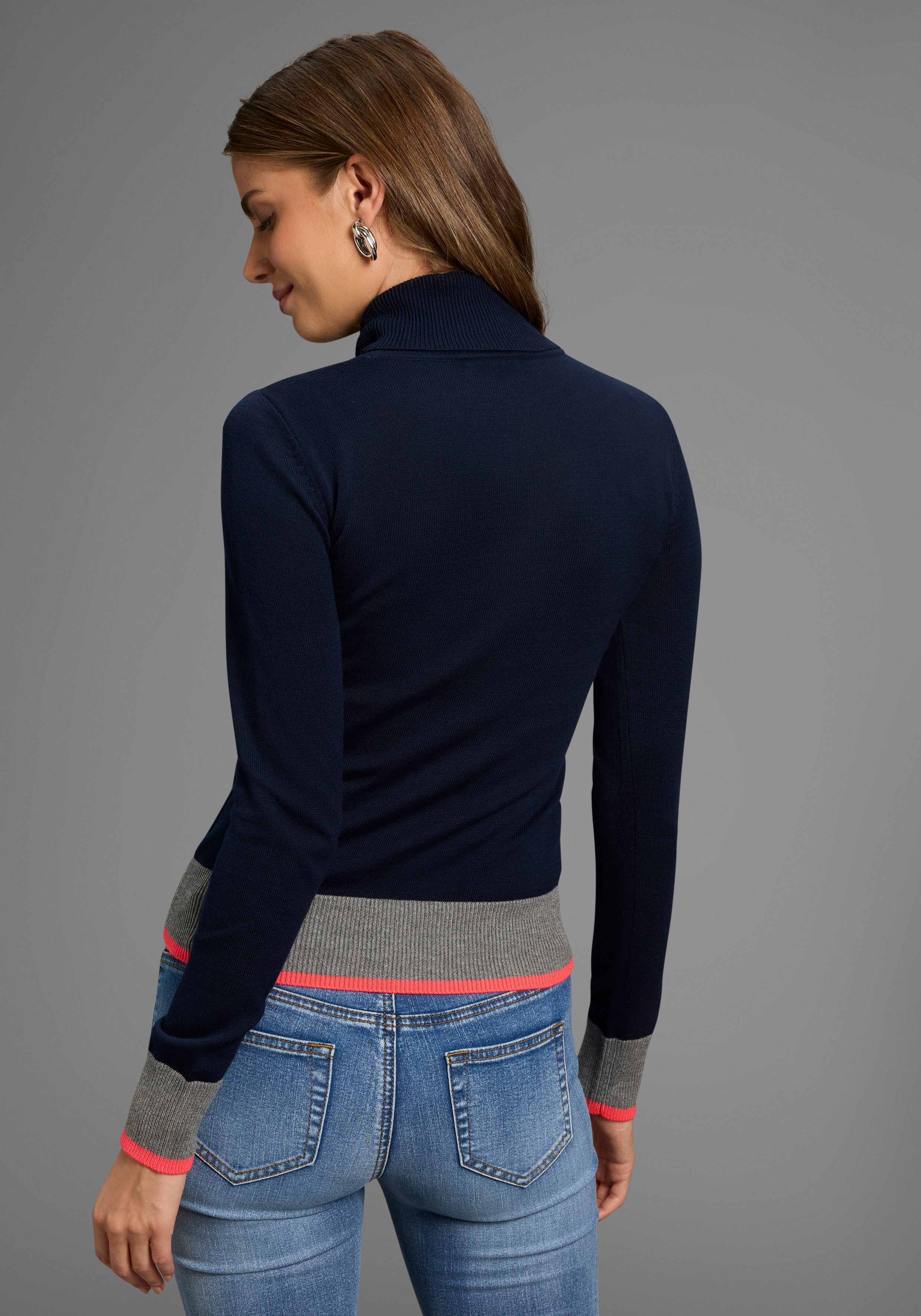 AJC Rollkragenpullover in enger Form mit Farbkontrasten günstig online kaufen