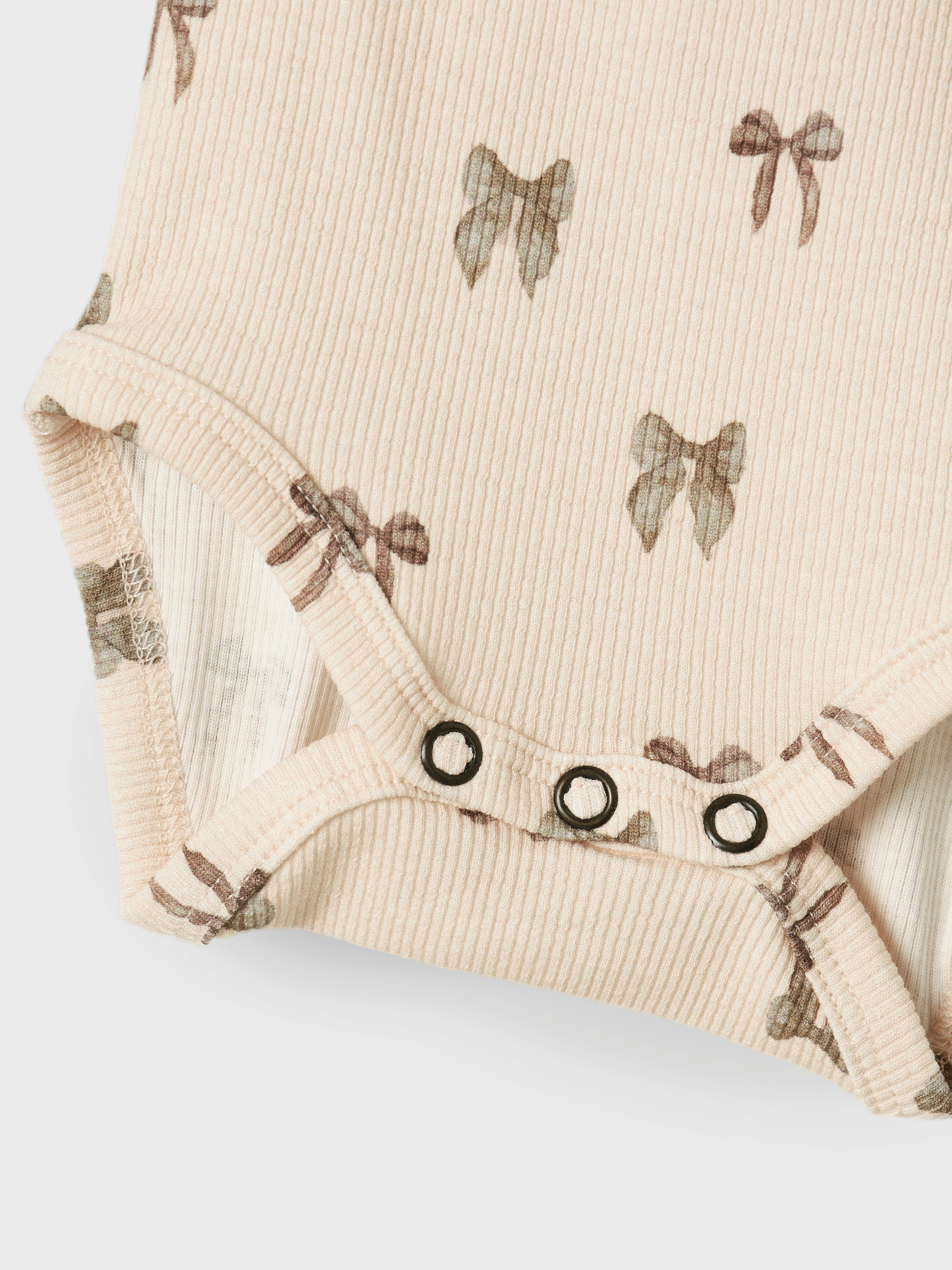 Lil' Atelier Langarmbody NBFGAVO EKO LS SLIM BODY LIL NOOS mit Rüschen, weiche Jerseyqualität