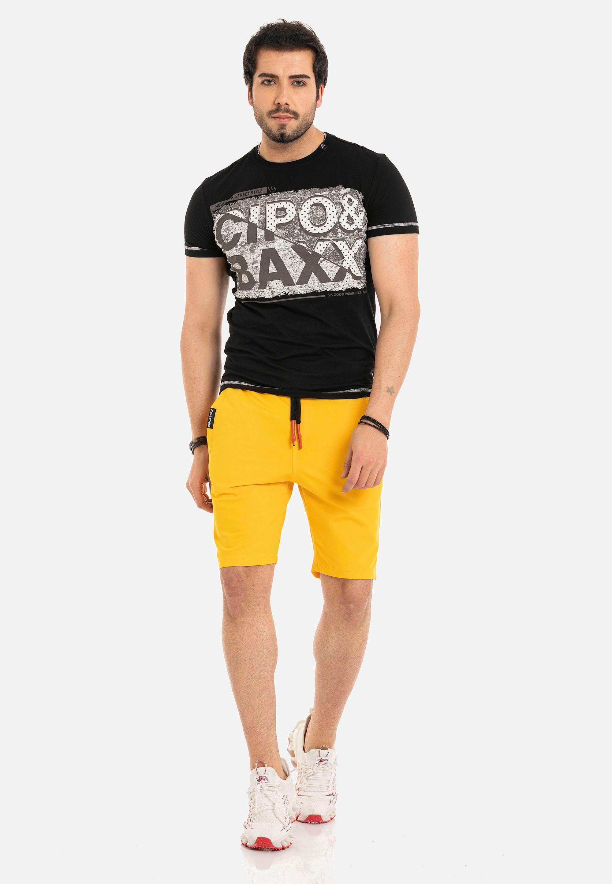 Cipo & Baxx Shorts gelb Look in sportlichem