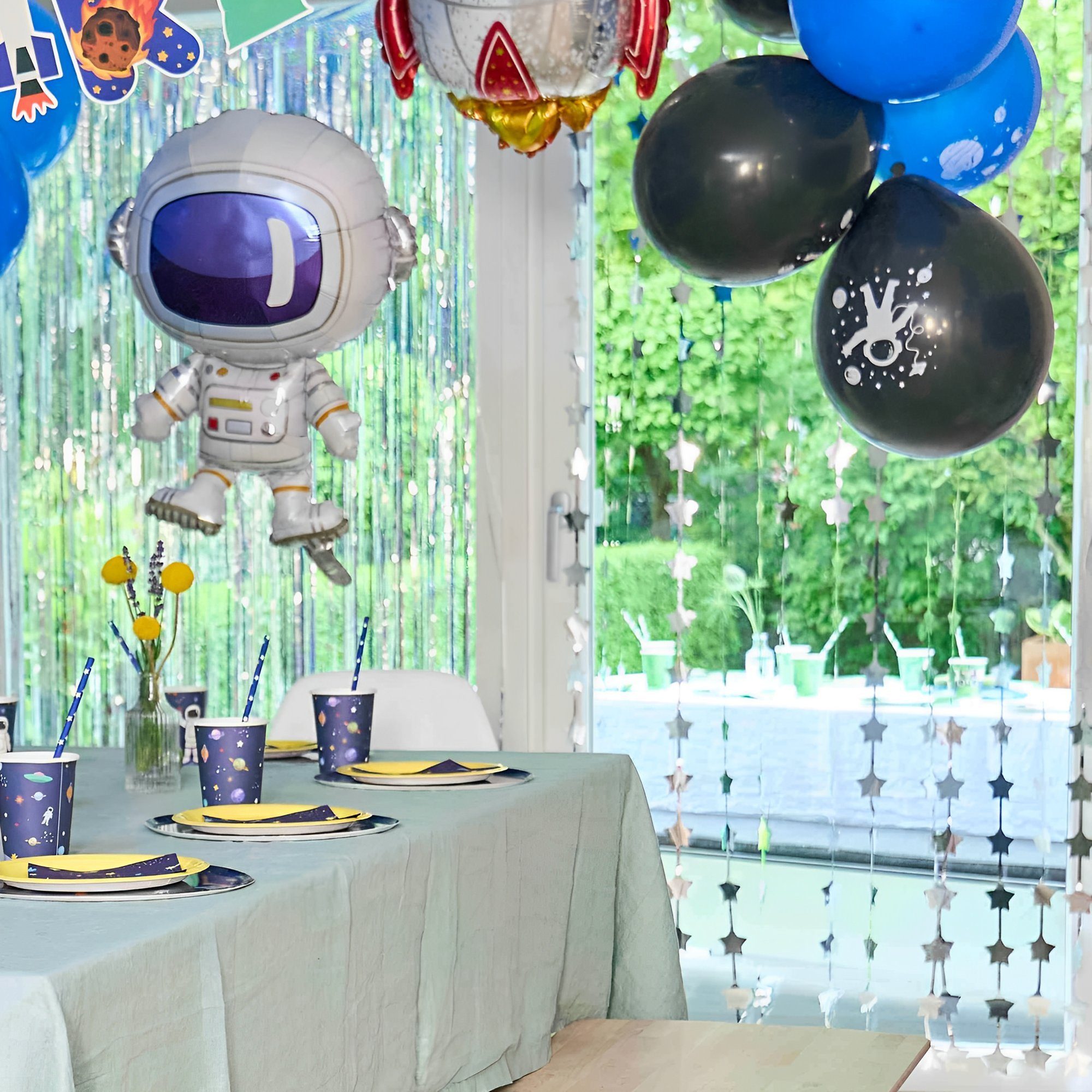 little Birthday Aufblasbares Partyzubehör kleiner Astronaut für eine Weltall Party, Astronaut