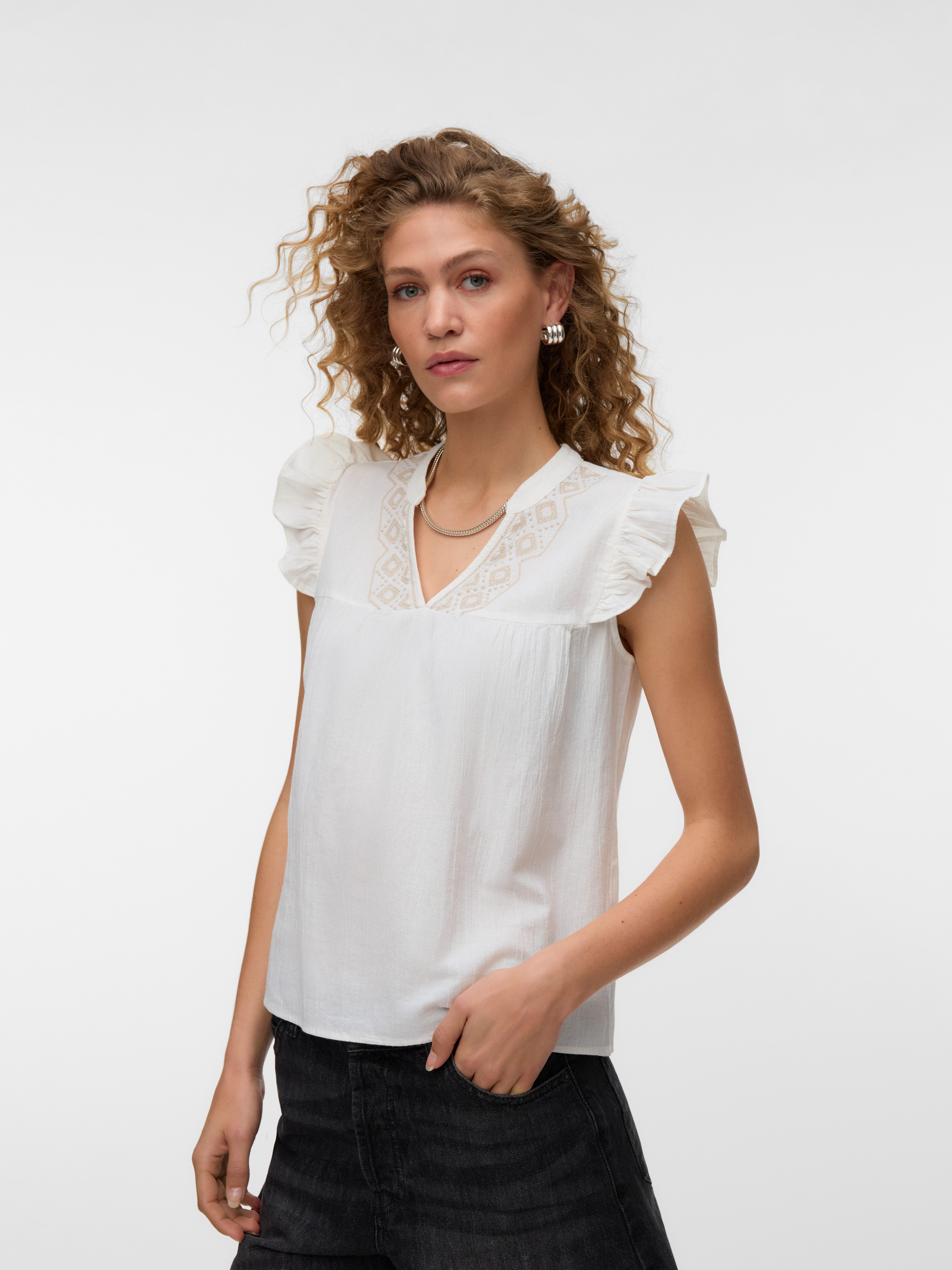 Vero Moda Rüschentop VMDICTHE EMB SL V-NECK TOP WVN GA Baumwolle, regular fit
