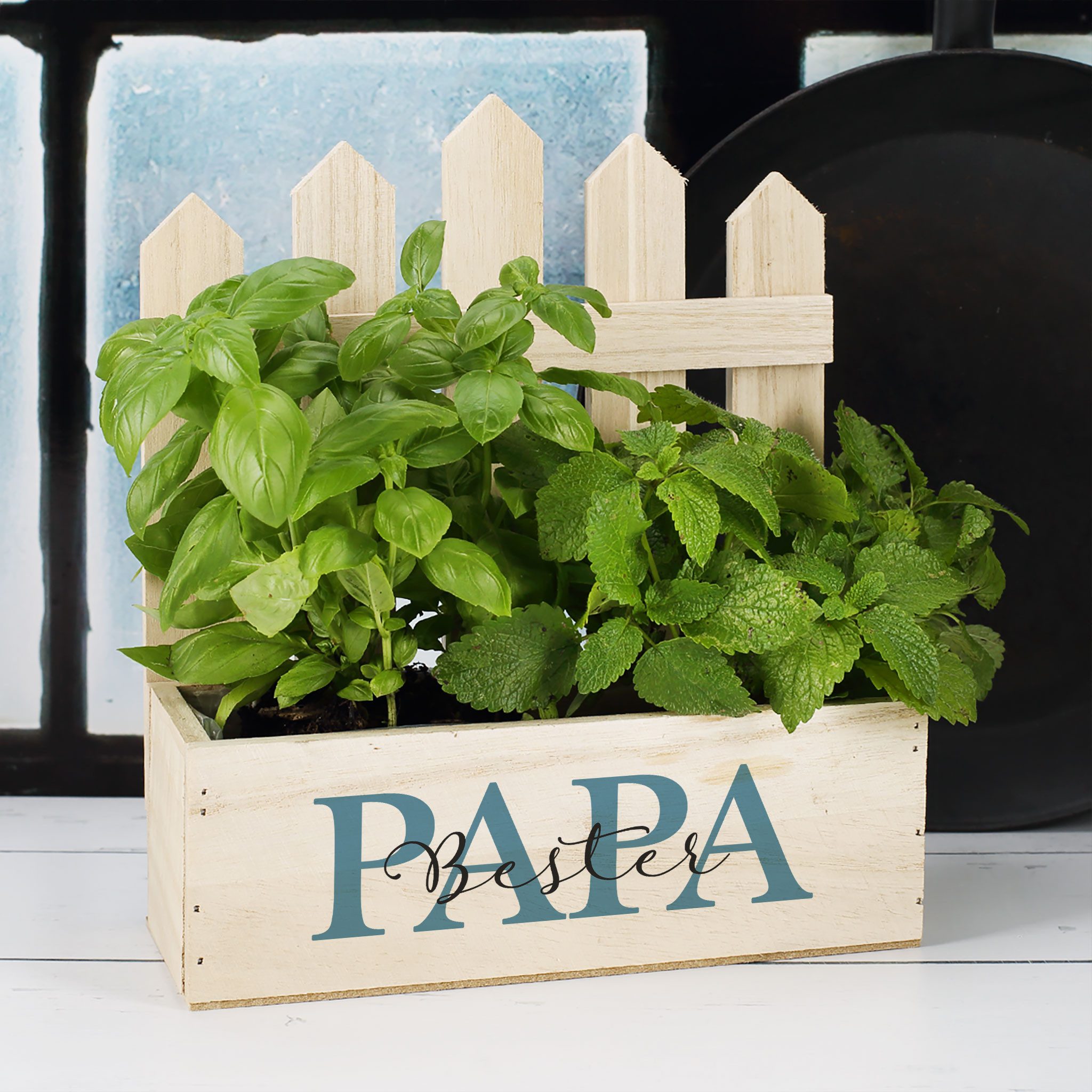 Herz & Heim Geschenkbox Pflanzkorb mit Zaun - Geschenkkorb mit Druck für Mama, Papa, Oma, Opa, aus Holz, mit Folie ausgekleidet
