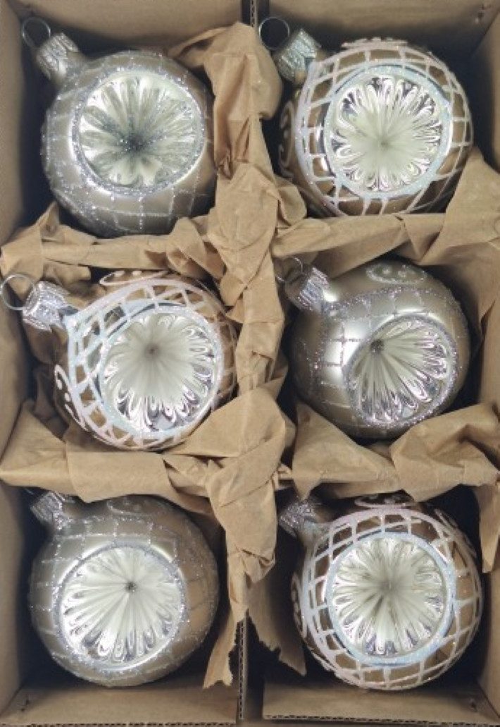 Nostalgie Christbaumschmuck Thüringen Christbaumschmuck Reflexkugeln weiß & silber, mit Dekor, 3 wunderschöne Varianten, mundgeblasen, handdekoriert
