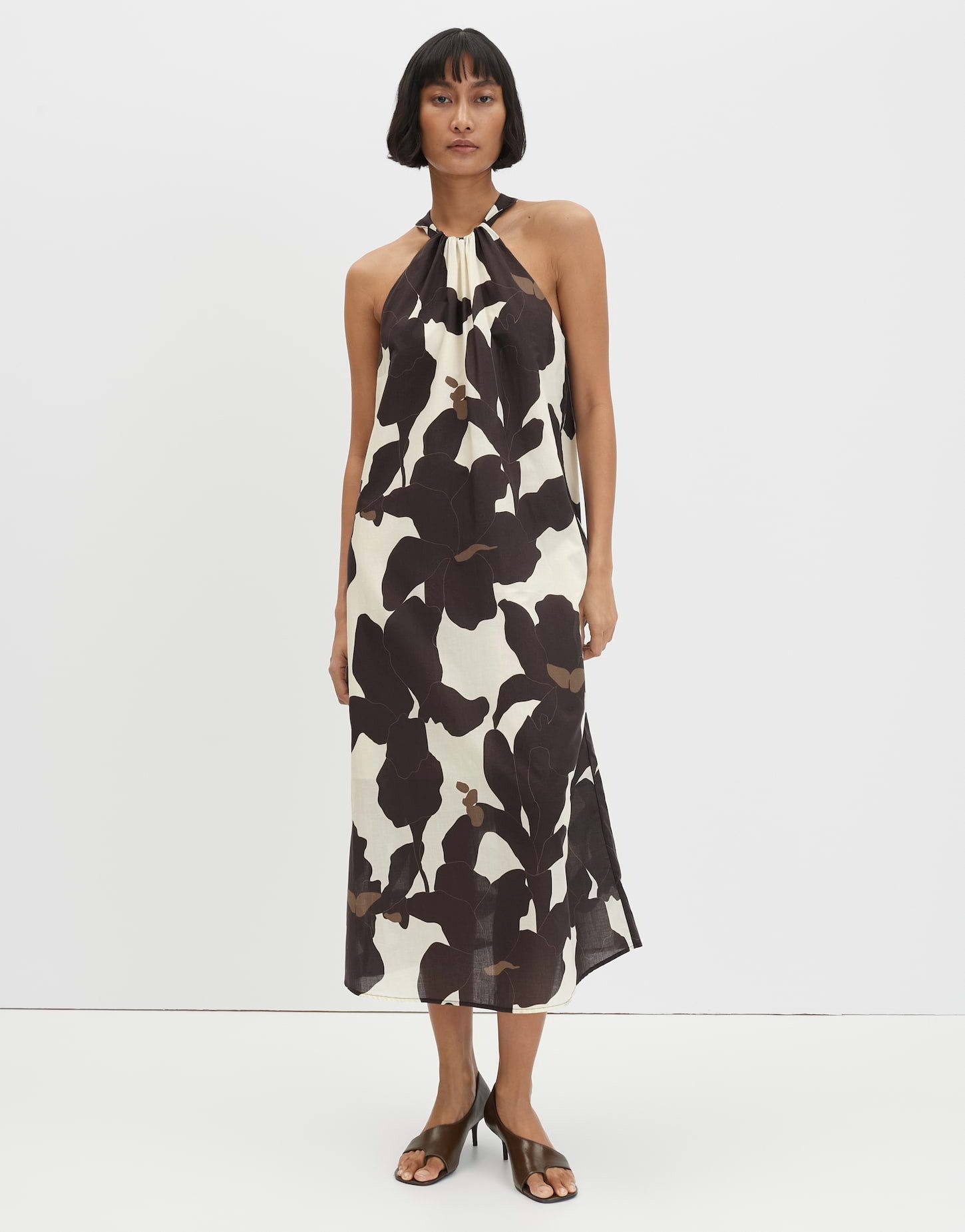 someday Neckholderkleid Qowira mit floralem Blütenprint Mit floralem Print und feinen Raffungen