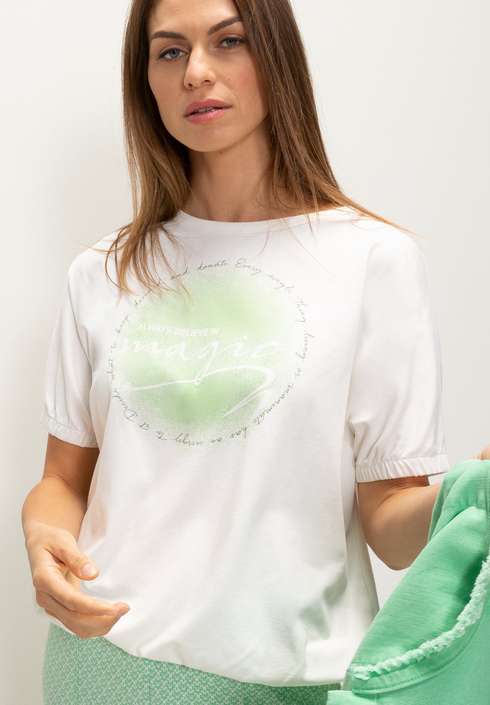 Print-Shirt Frontmotiv Wording und mit farbigem coolem bianca CHRISTINA