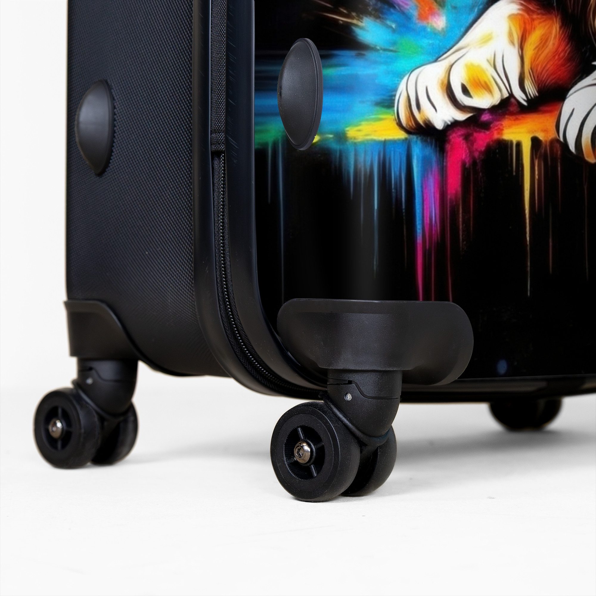 NoBoringSuitcases.com© Hartschalen-Trolley Löwe mit bunten Spritzern auf schwarzem Hintergrund 77 cm - 98 L, 8 Rollen, Koffer Groß für 30kg, Trolley, Rollkoffer, Reisekoffer