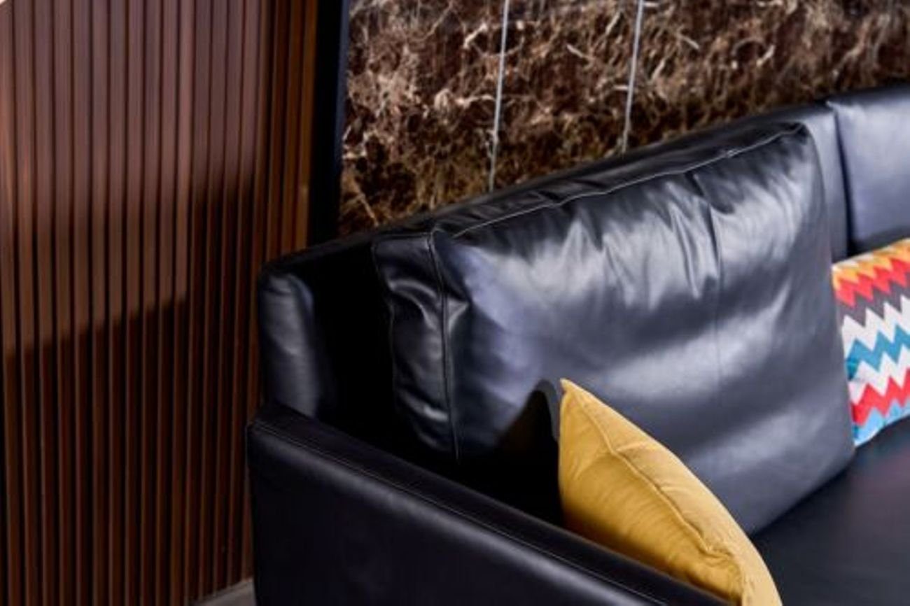 JVmoebel 4-Sitzer, Moderne Couch 4er Sofa Zimmer Polster Möbel Sofas Design Sitz