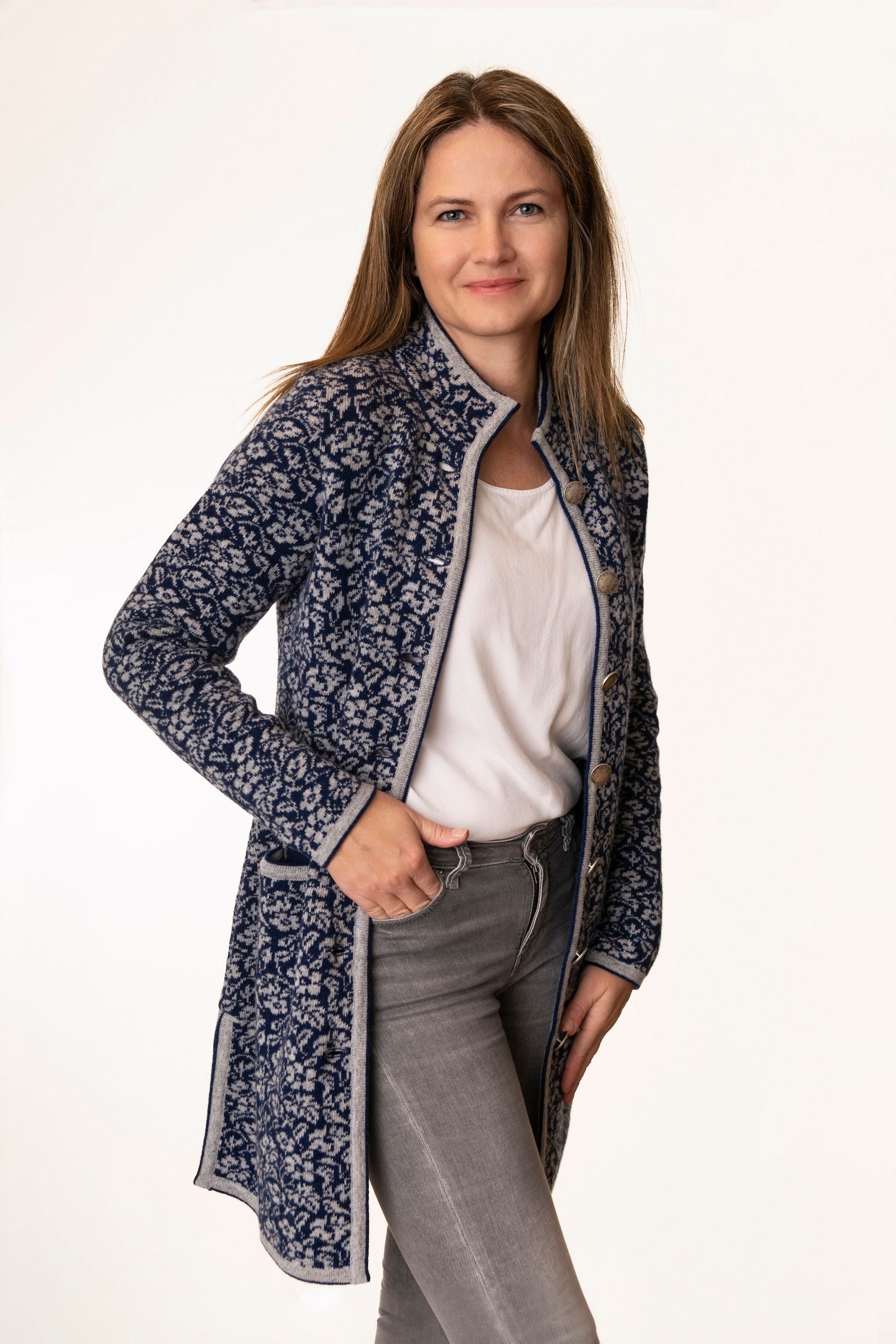 Pezzo D'oro Strickmantel Gehrock, Strickjacke long, marine/hellgrau, aus Bayern, Merinowolle, (1-teilig) Doppelstrick, außen wie innen das gleiche Muster, keine Spannfäden