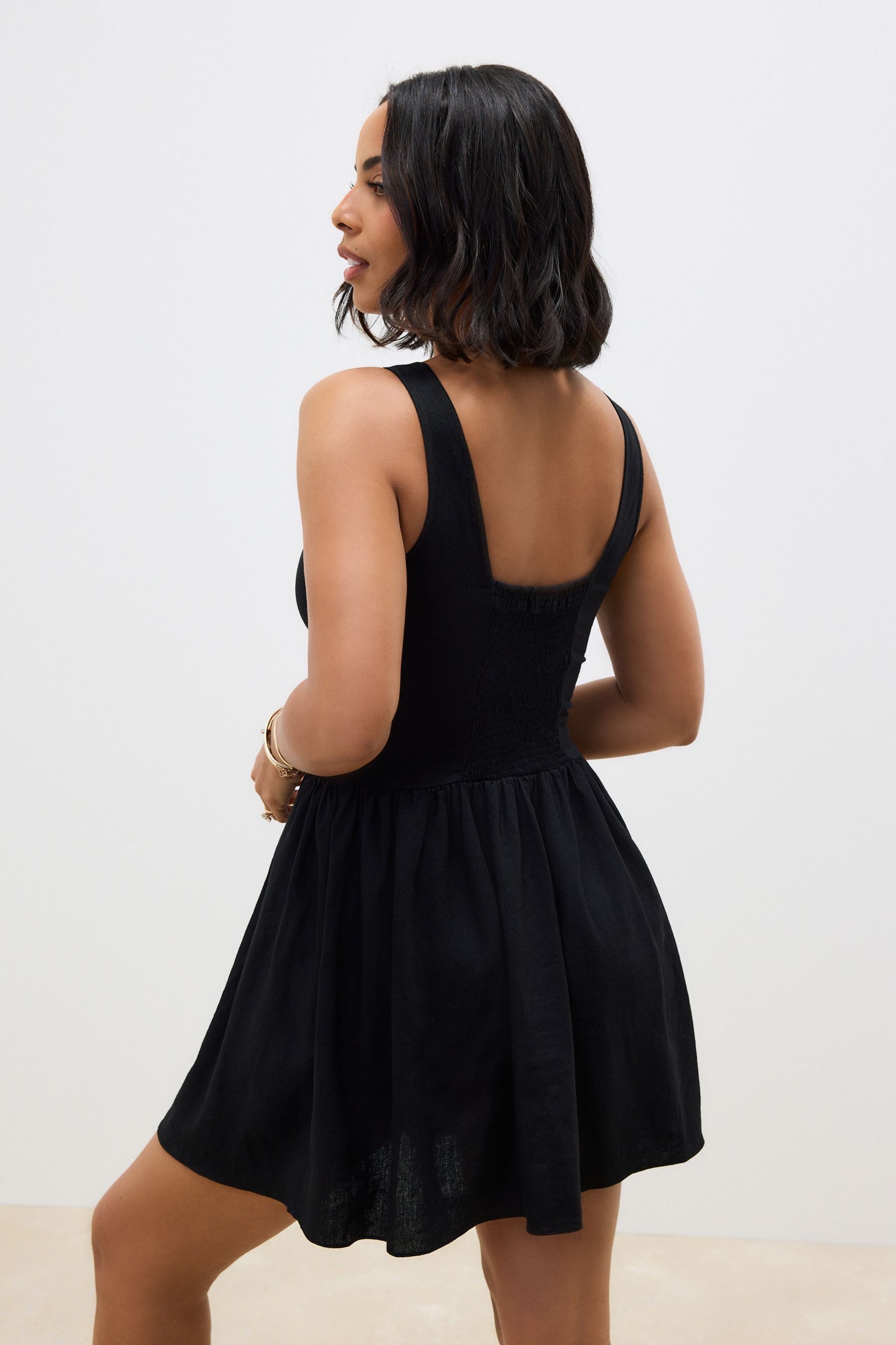 Next Minikleid Ärmelloses, tailliertes Minikleid, U-Ausschnitt (1-tlg) günstig online kaufen